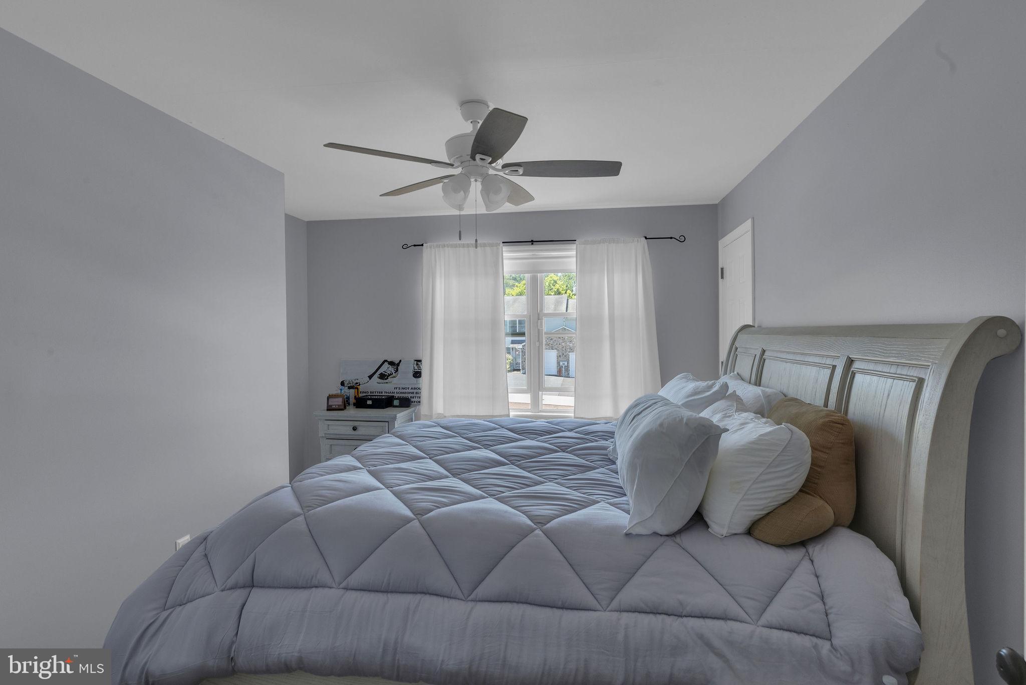 EMERALD HOLLOW ESTS - Residential