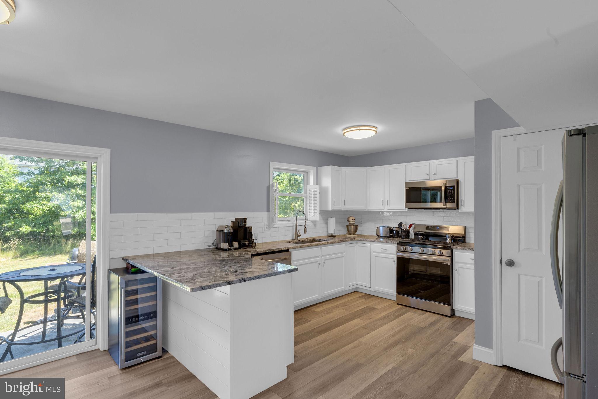 EMERALD HOLLOW ESTS - Residential