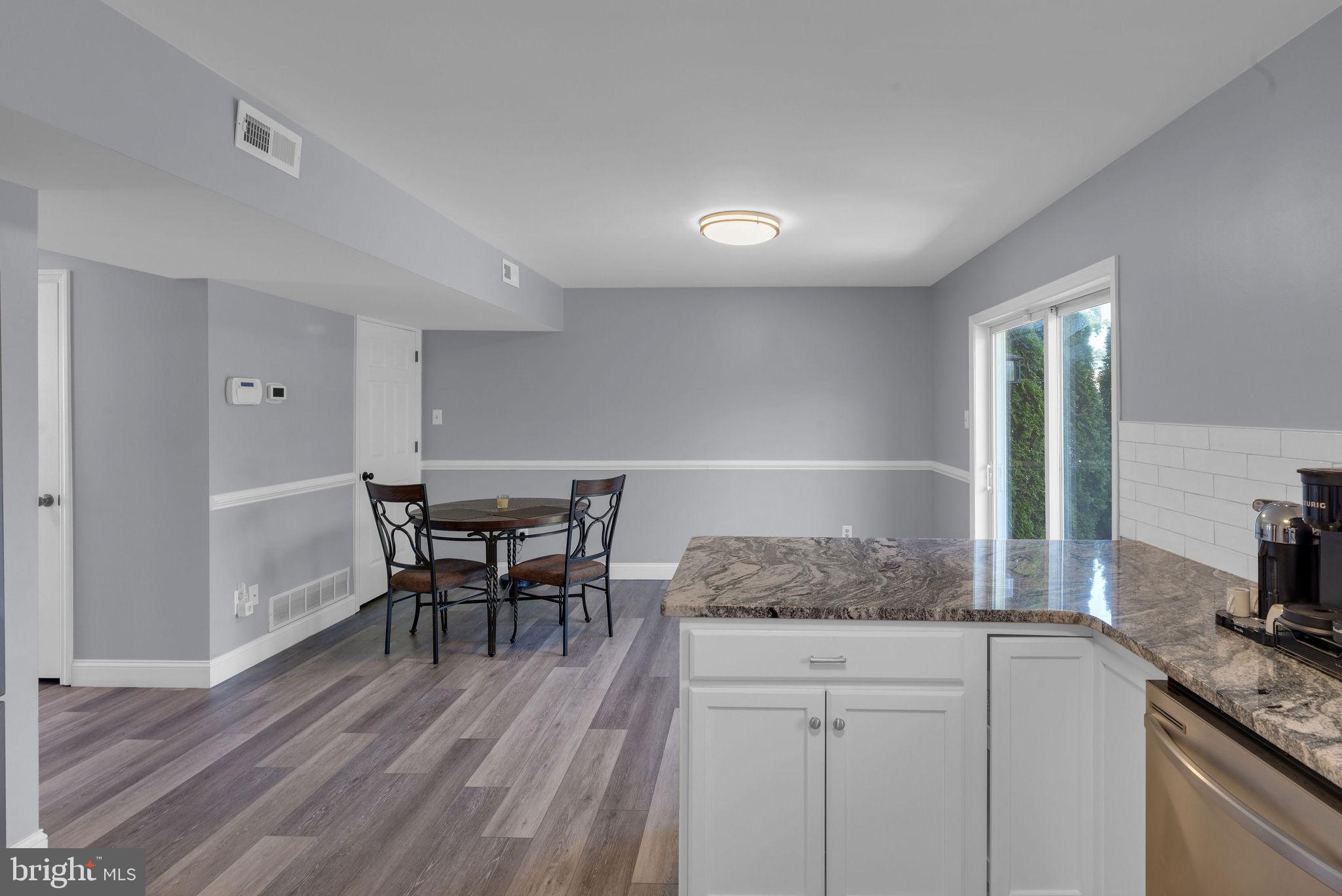 EMERALD HOLLOW ESTS - Residential