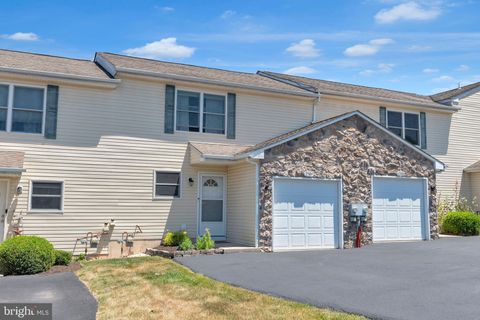 Townhouse For Sale - 2584 Daniels Lane<br/> QUAKERTOWN, PA 18951