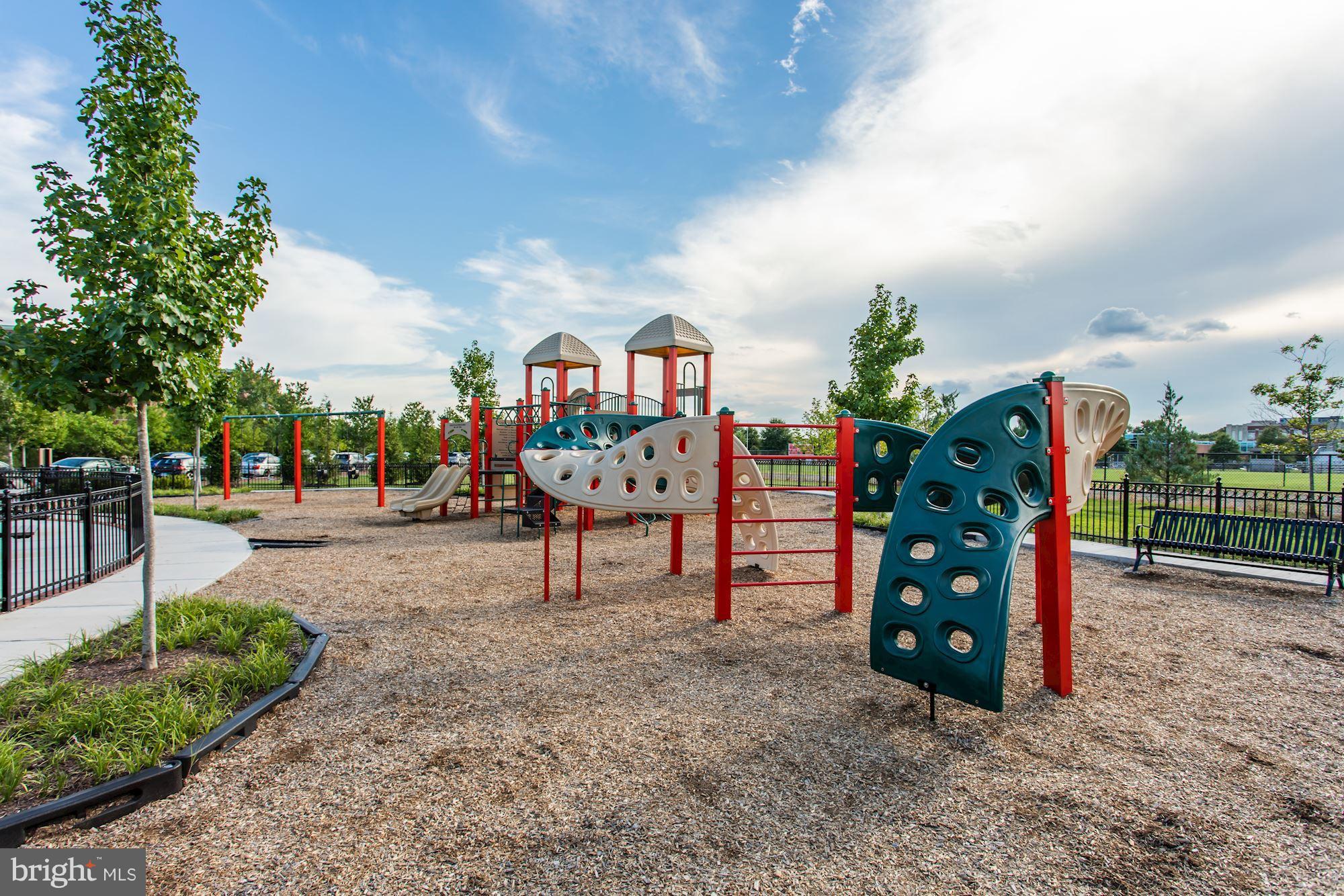 POTOMAC YARD CONDOMINIUM - Residential