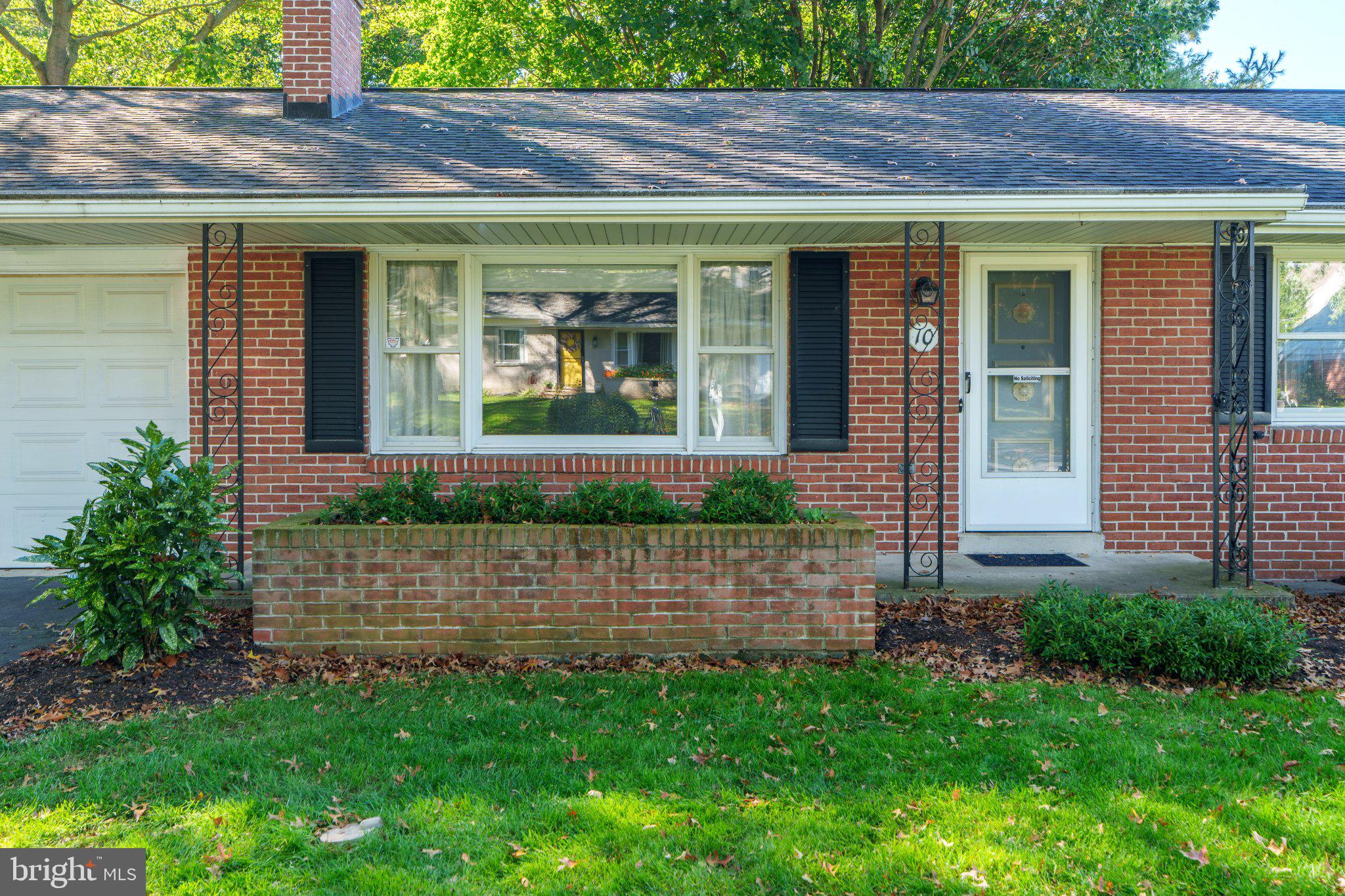 10 PFAUTZ AVENUE