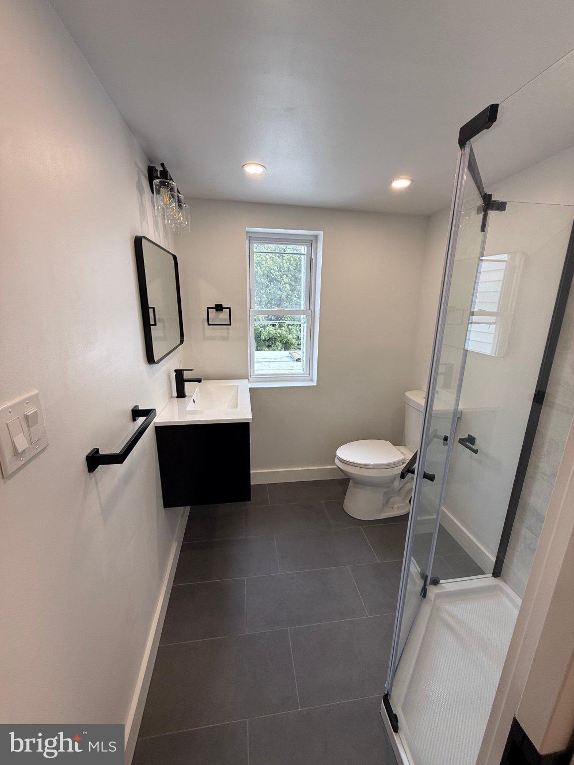 402 E WALNUT LANE 3