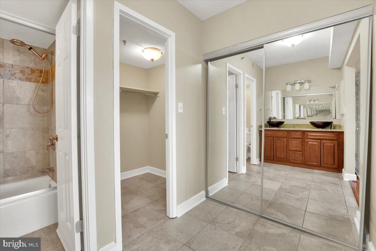 SKYLINE HOUSE - Residential