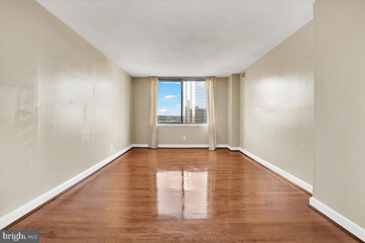 SKYLINE HOUSE - Residential