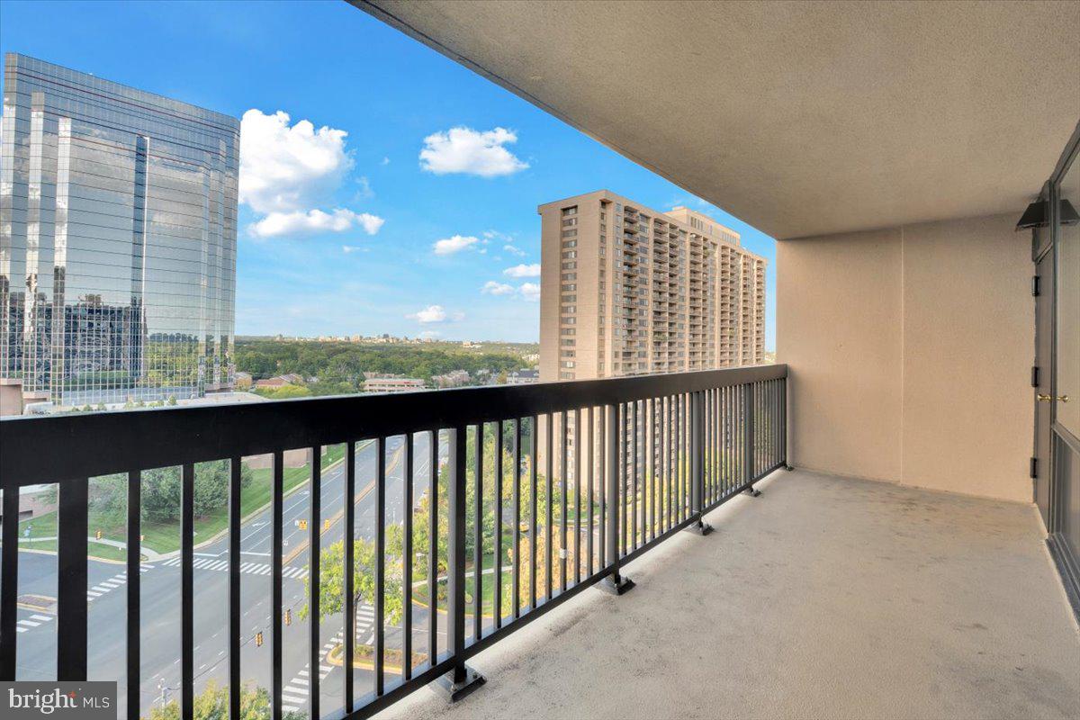 SKYLINE HOUSE - Residential