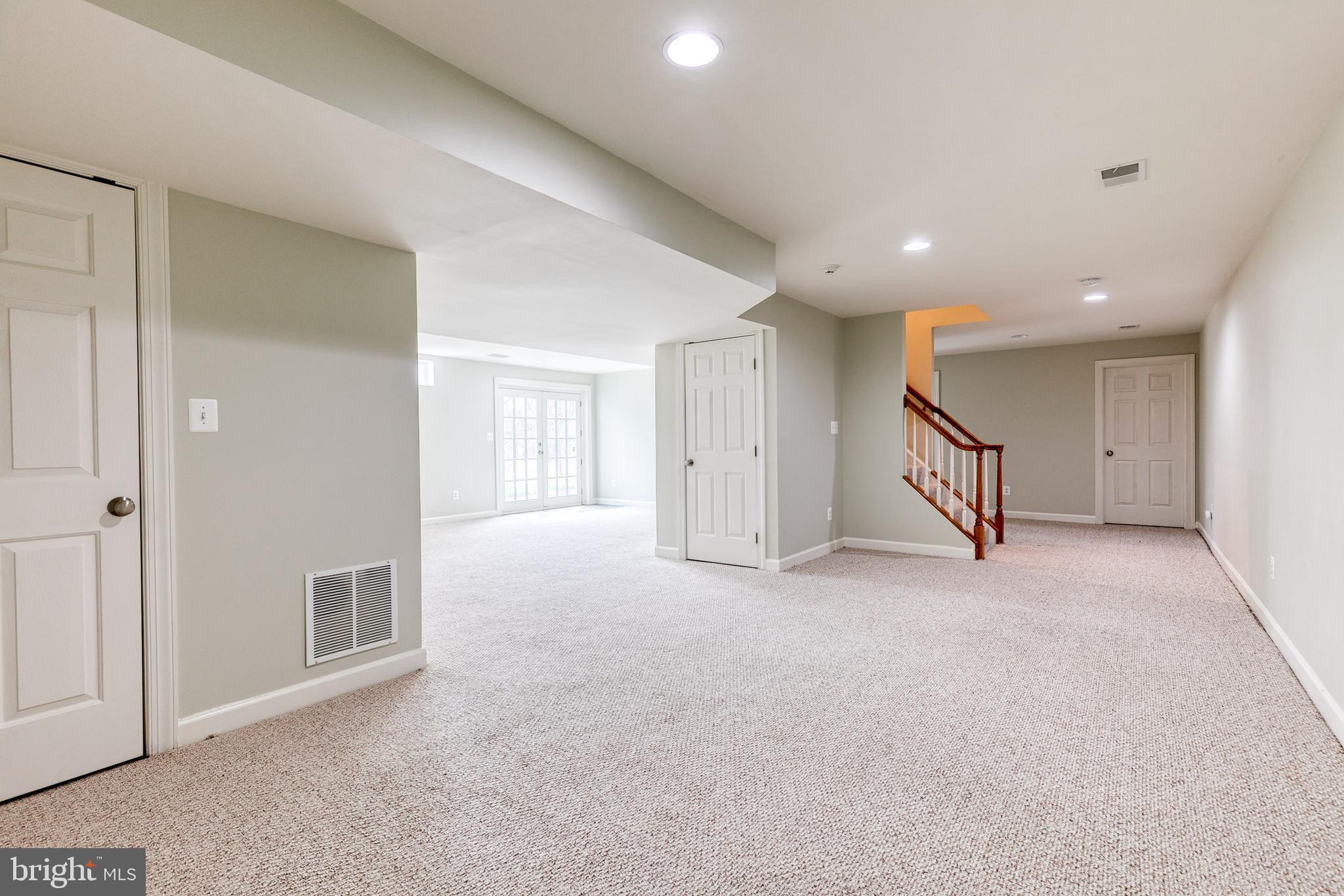 HAYFIELDS MANOR - Residential