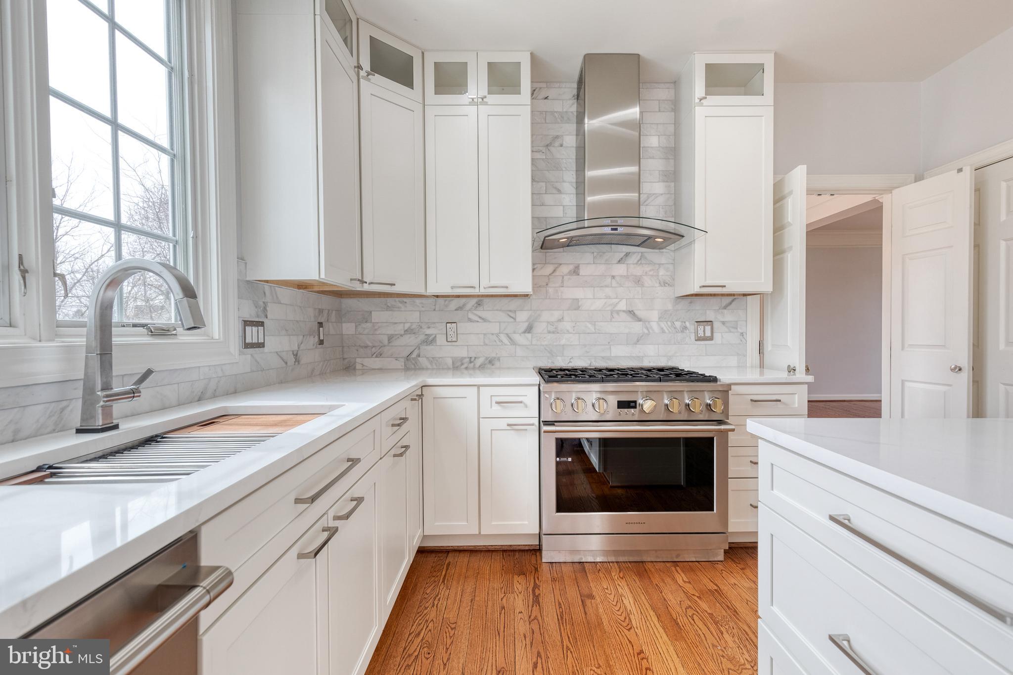 HAYFIELDS MANOR - Residential