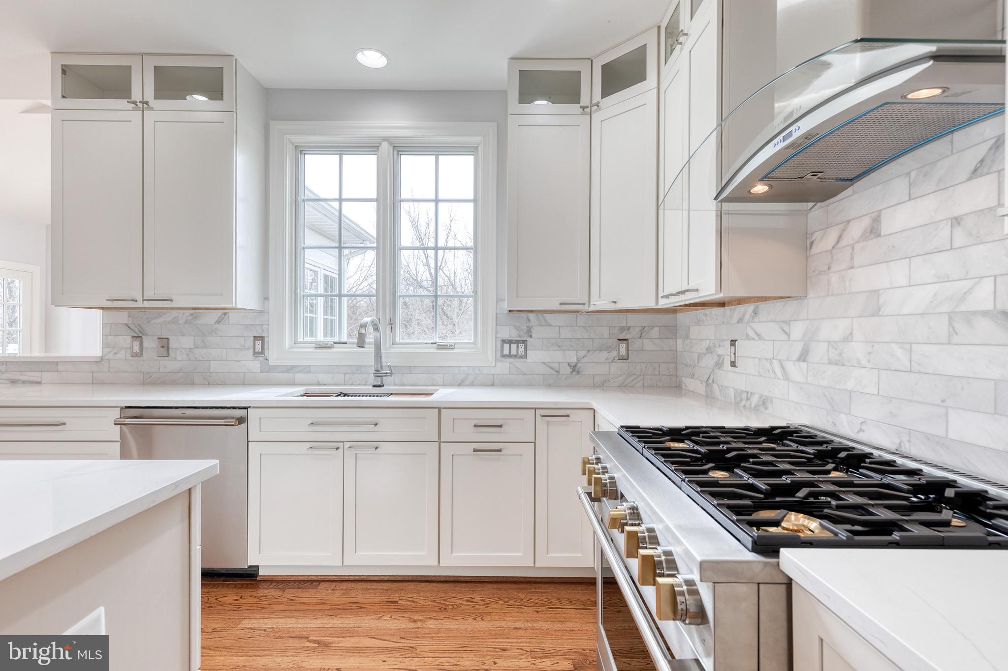 HAYFIELDS MANOR - Residential