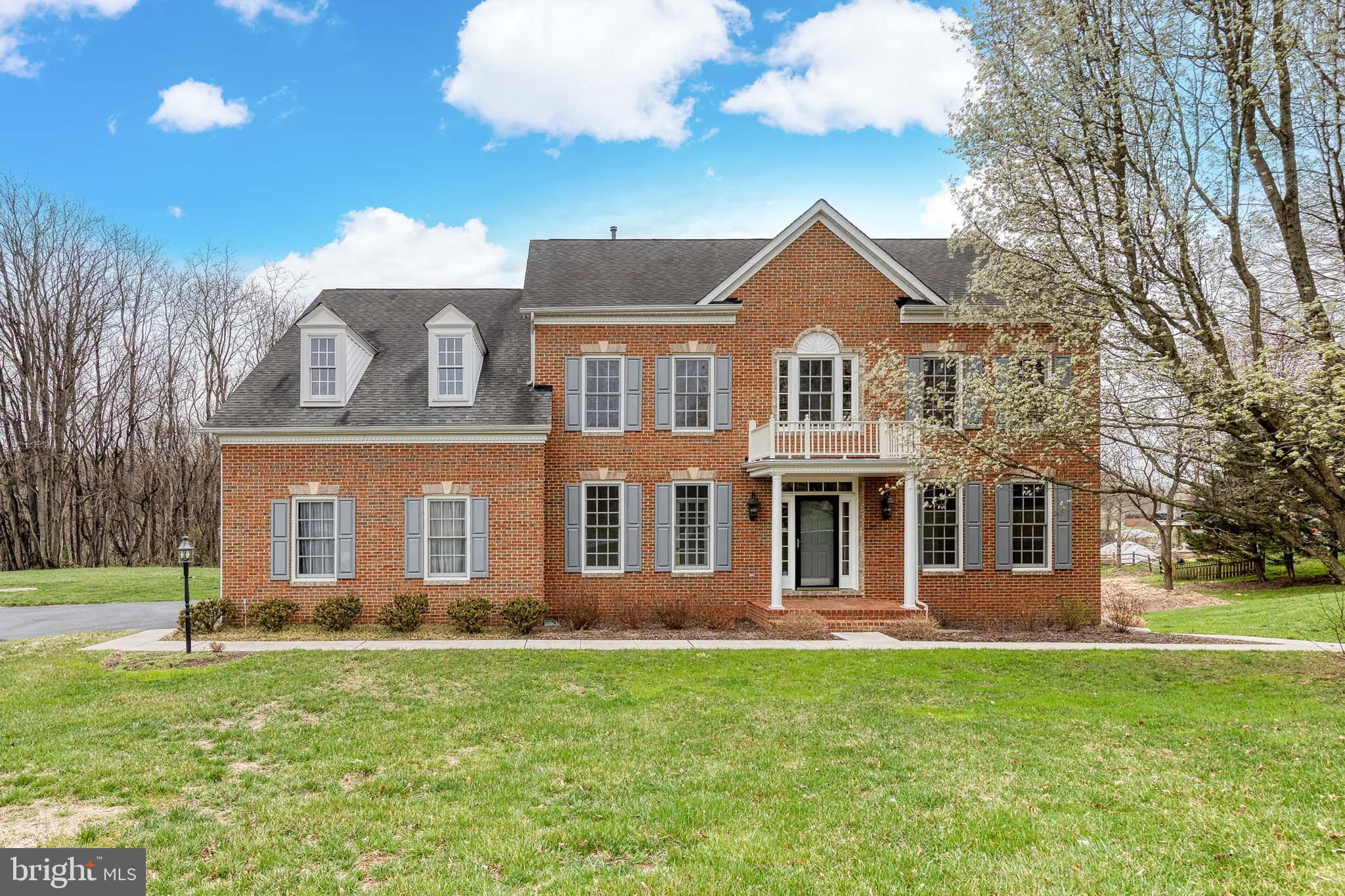 HAYFIELDS MANOR - Residential