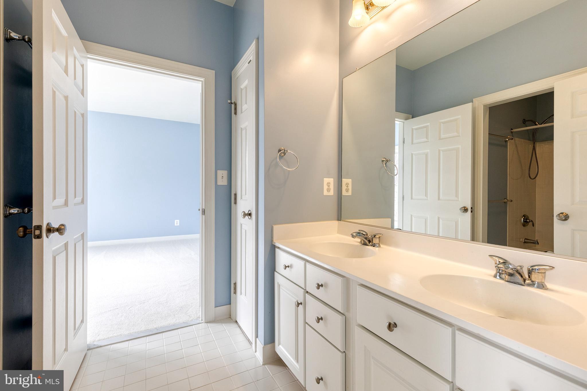 HAYFIELDS MANOR - Residential