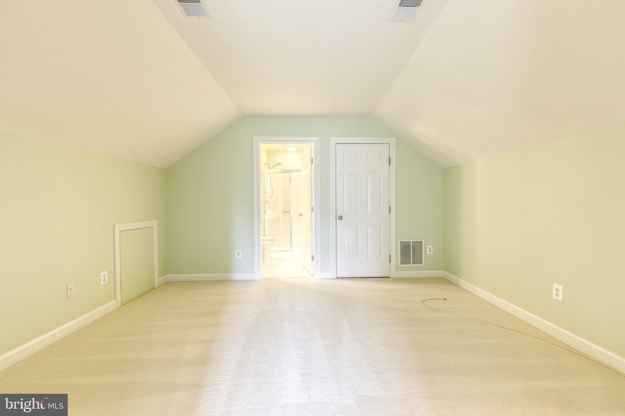 HAYFIELDS MANOR - Residential