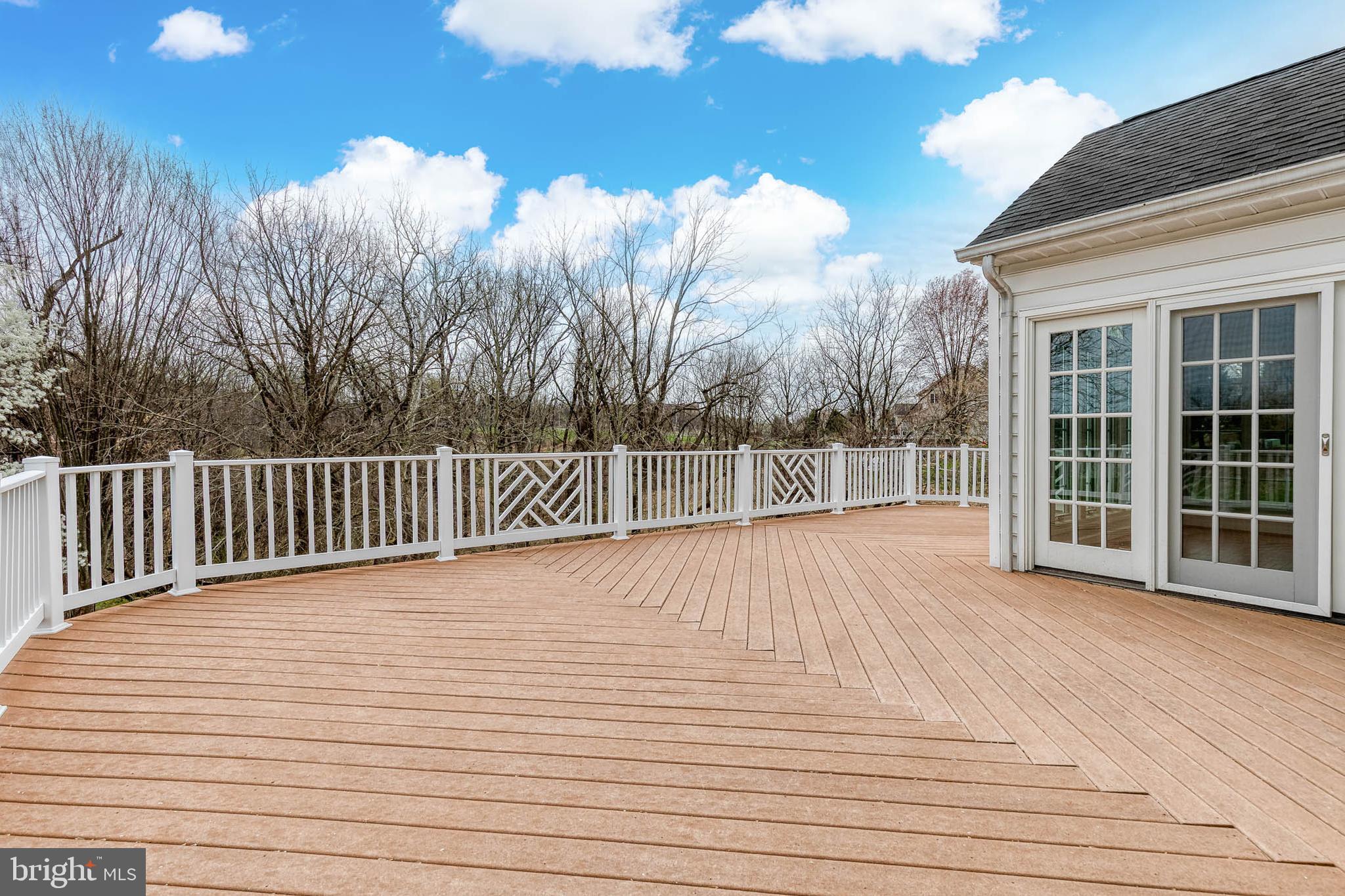 HAYFIELDS MANOR - Residential