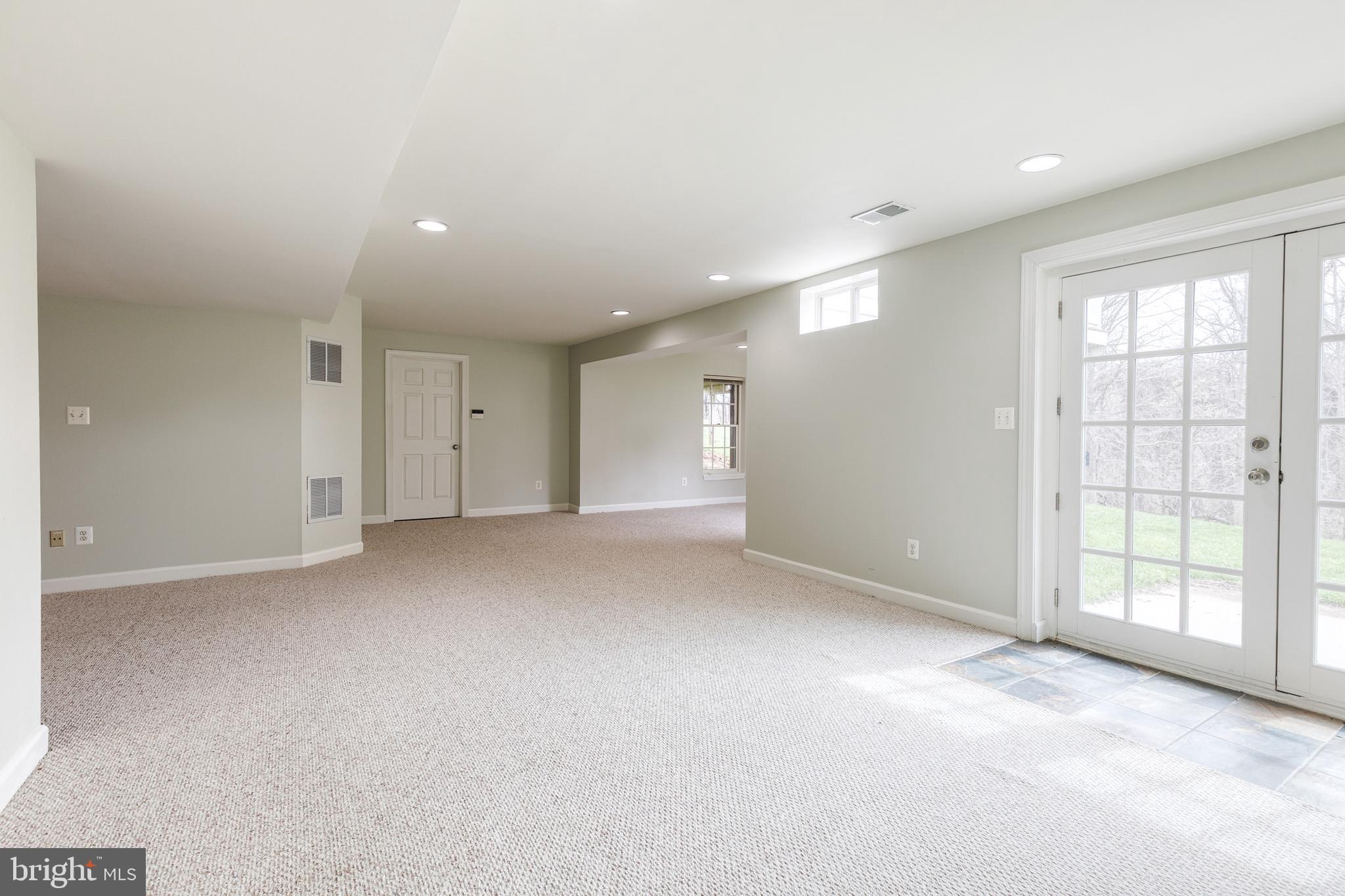 HAYFIELDS MANOR - Residential