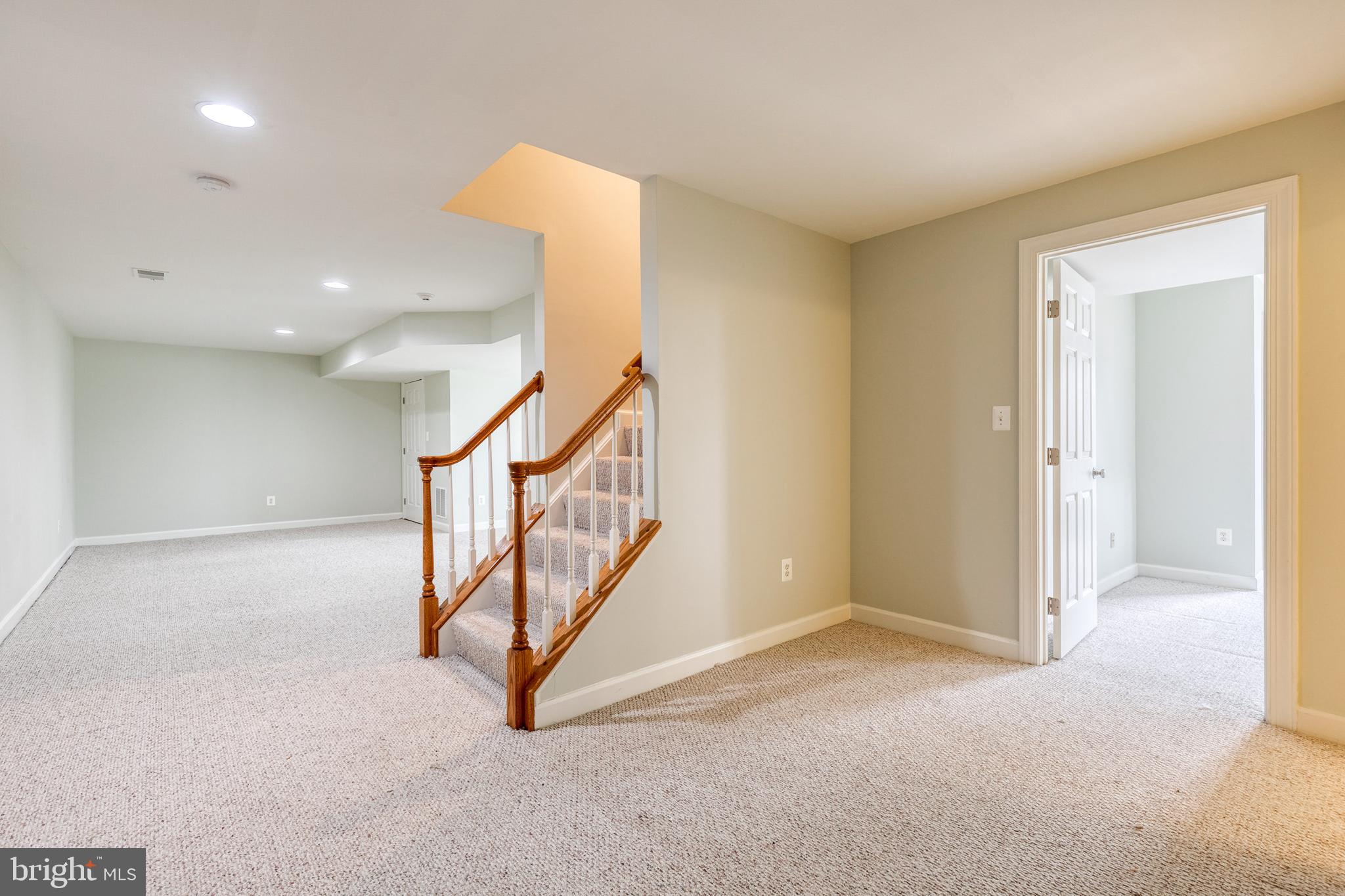 HAYFIELDS MANOR - Residential