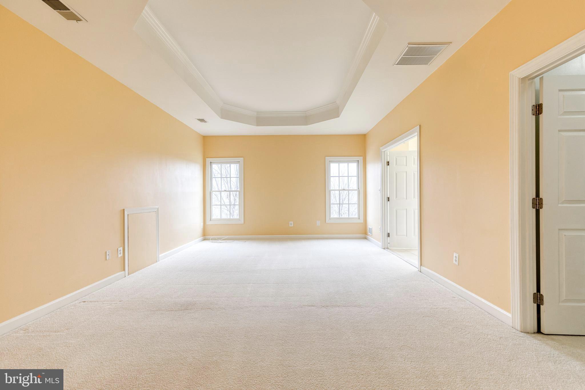 HAYFIELDS MANOR - Residential