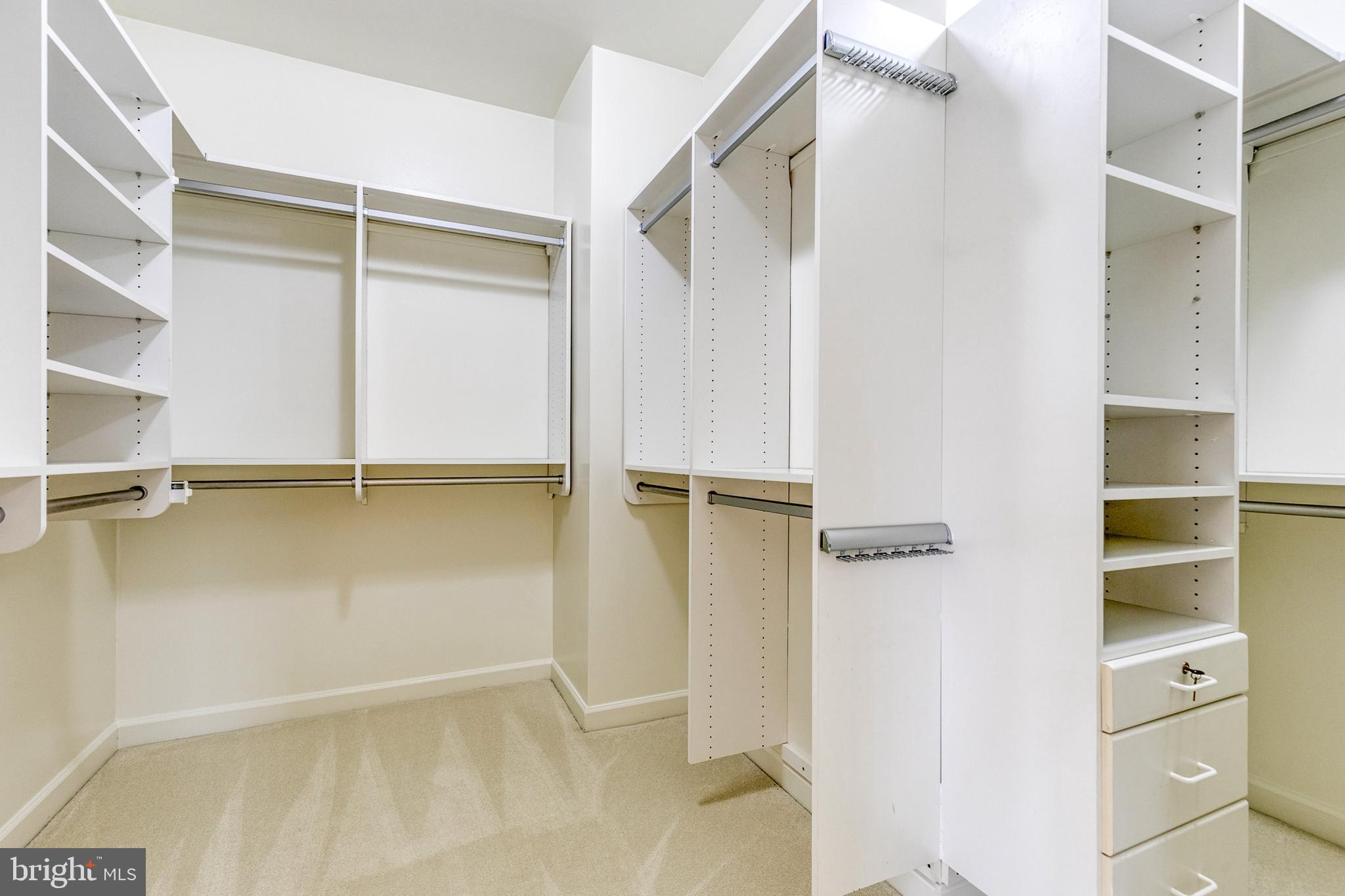 HAYFIELDS MANOR - Residential