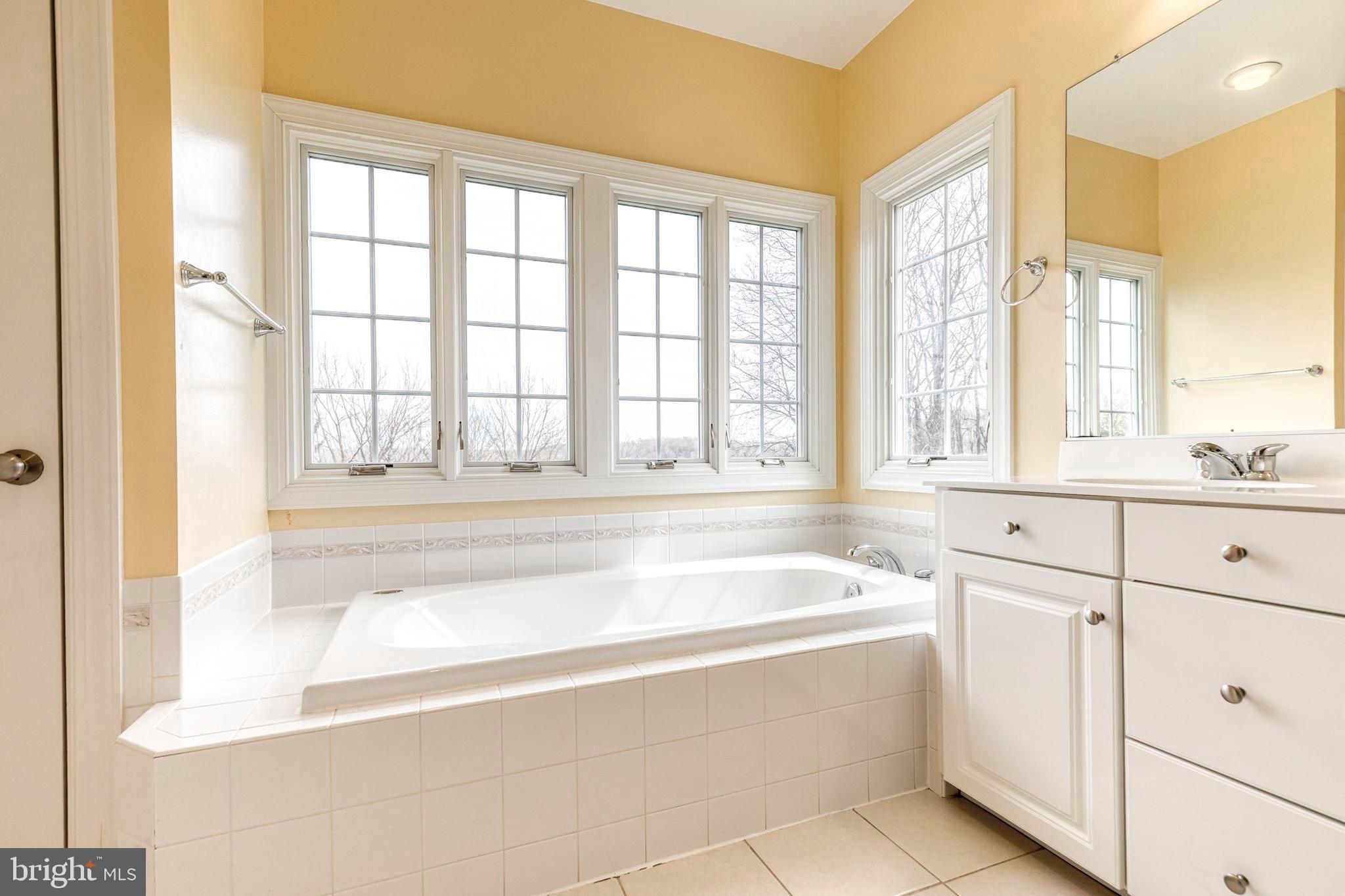 HAYFIELDS MANOR - Residential