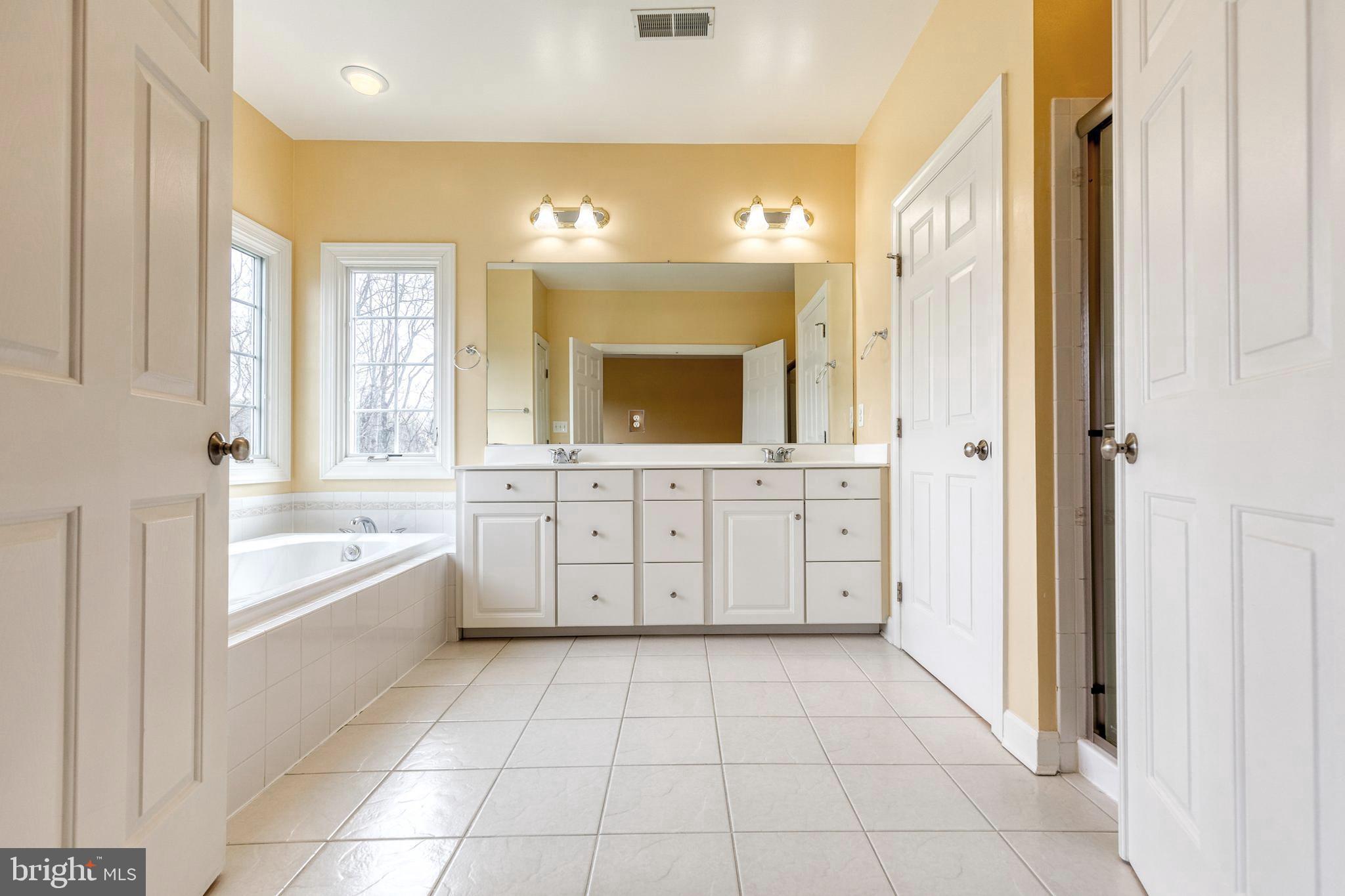 HAYFIELDS MANOR - Residential