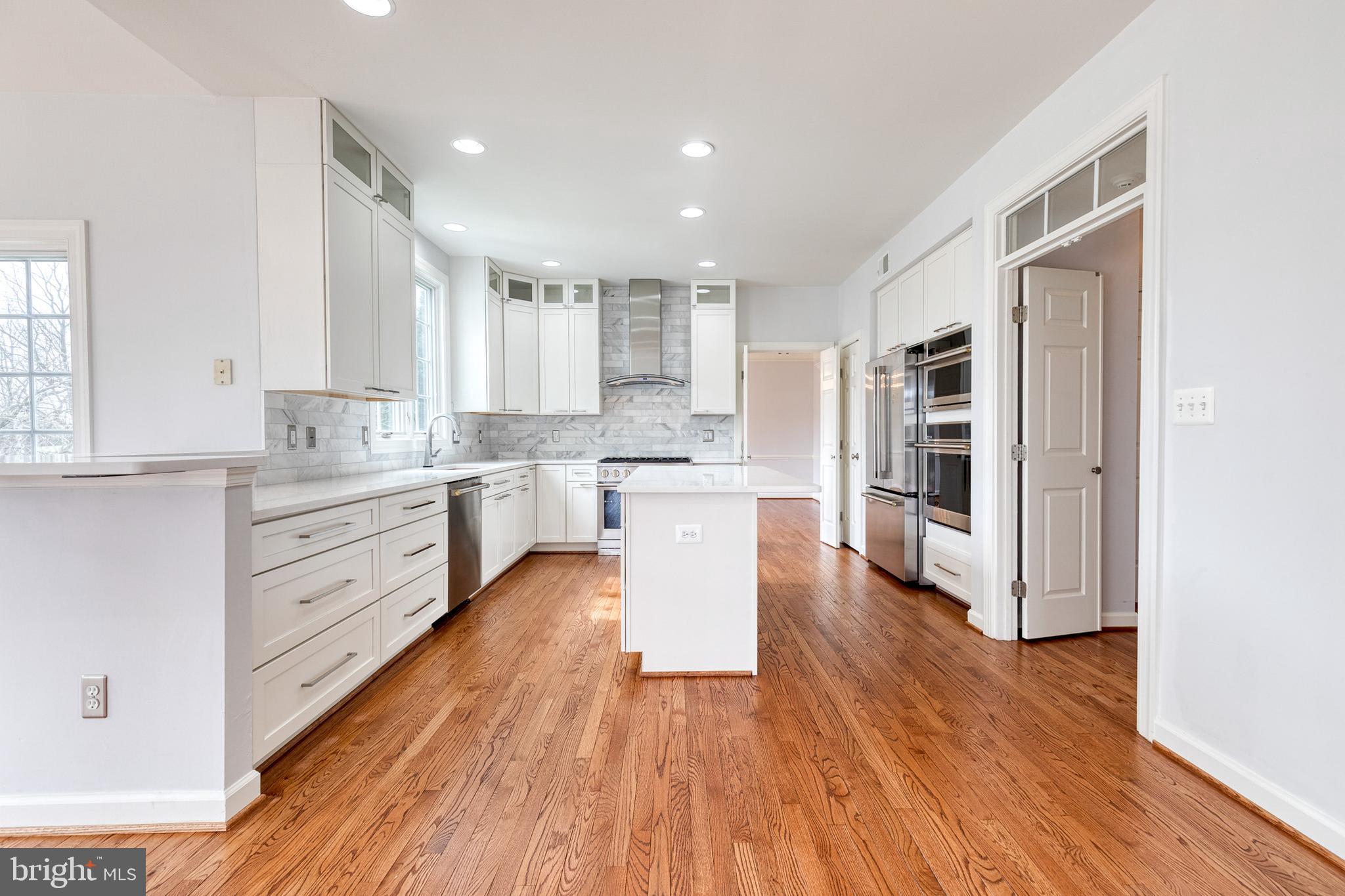 HAYFIELDS MANOR - Residential