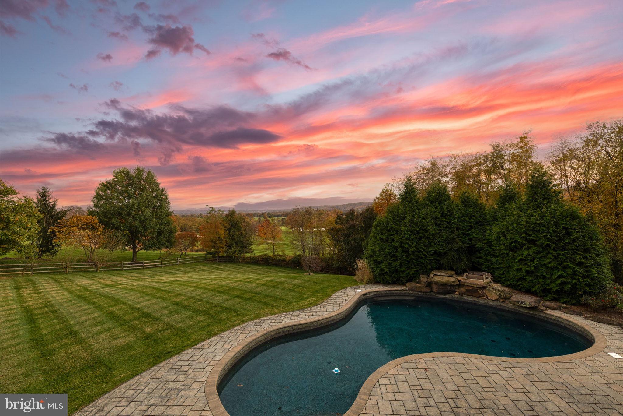 HAYFIELDS MANOR - Residential