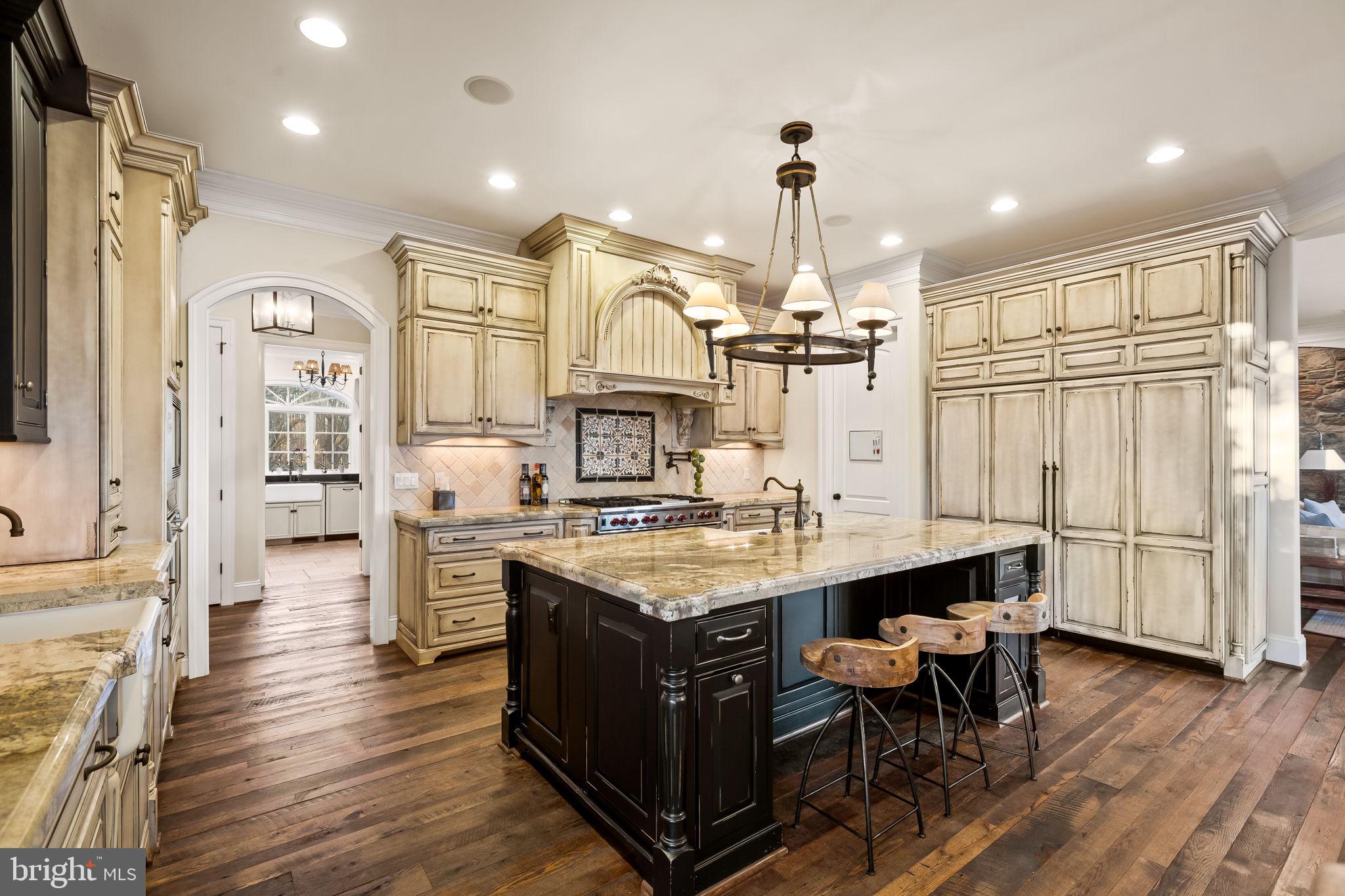 HAYFIELDS MANOR - Residential