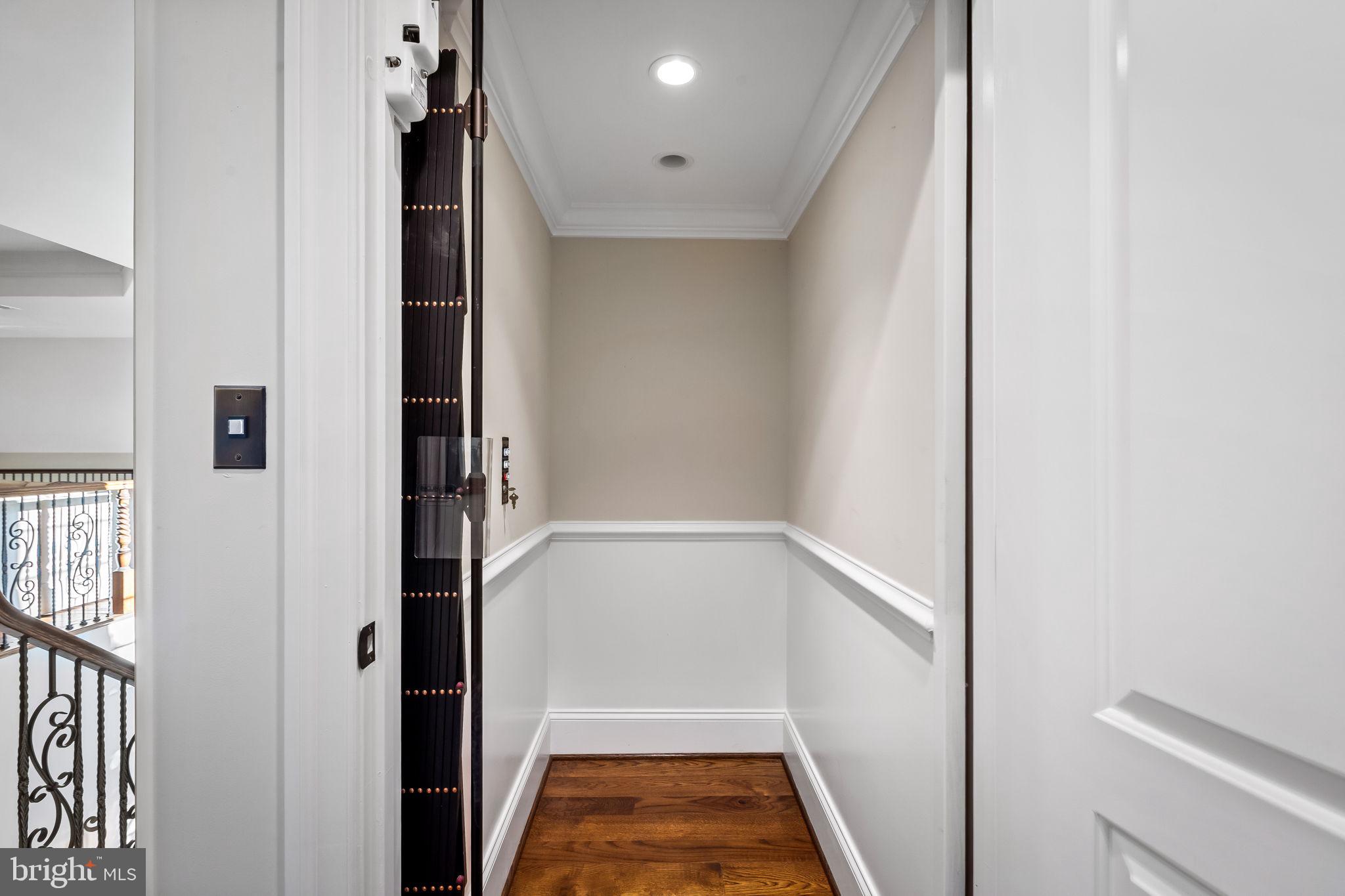 HAYFIELDS MANOR - Residential