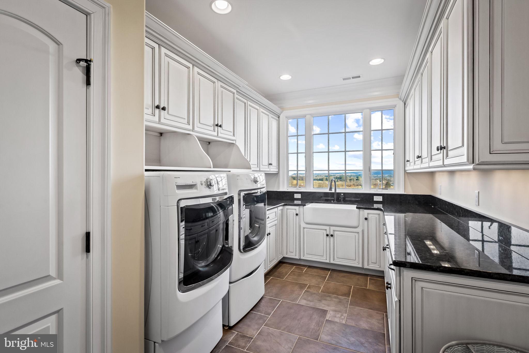 HAYFIELDS MANOR - Residential