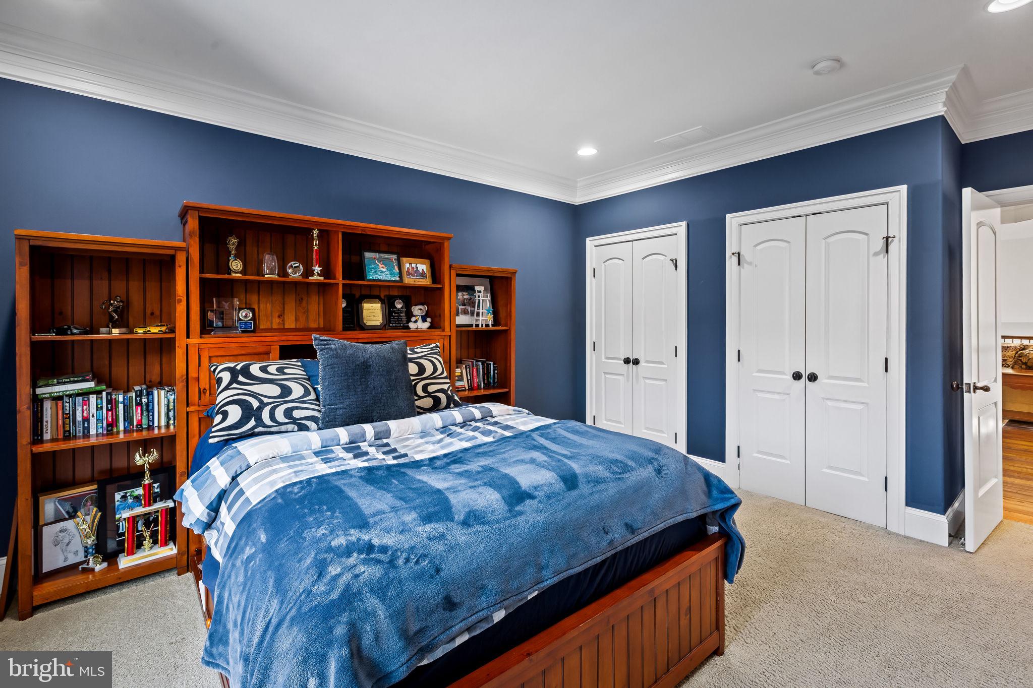 HAYFIELDS MANOR - Residential