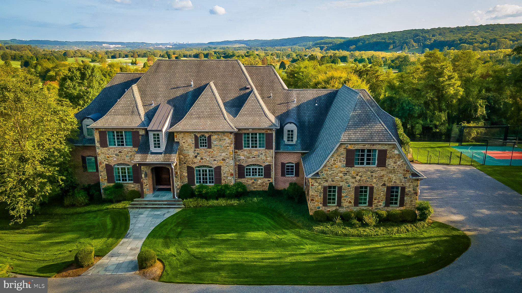 HAYFIELDS MANOR - Residential