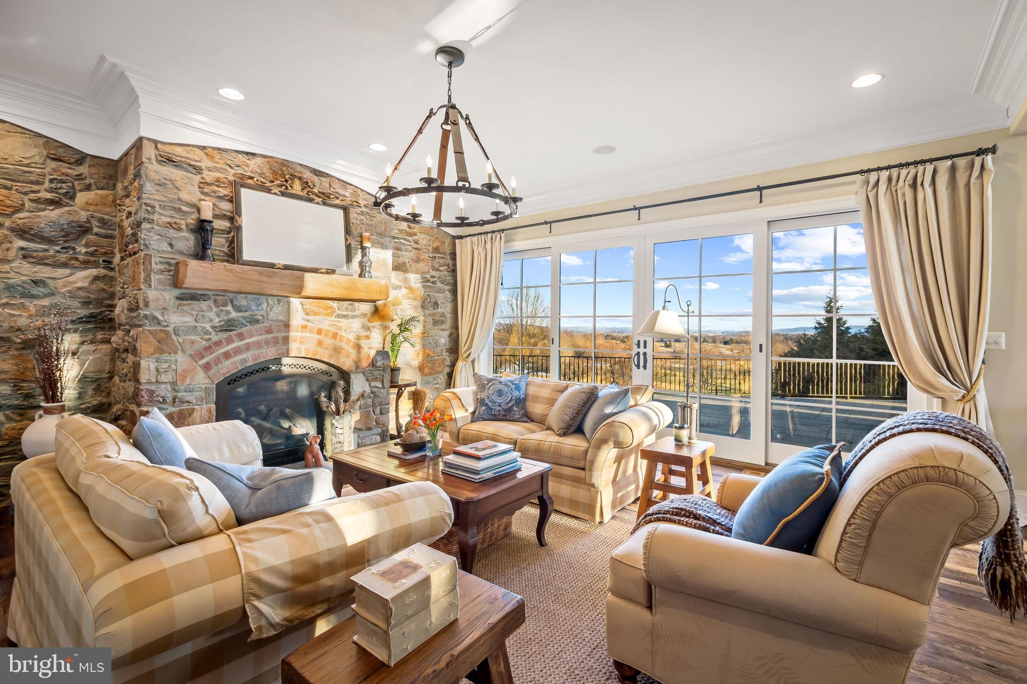 HAYFIELDS MANOR - Residential