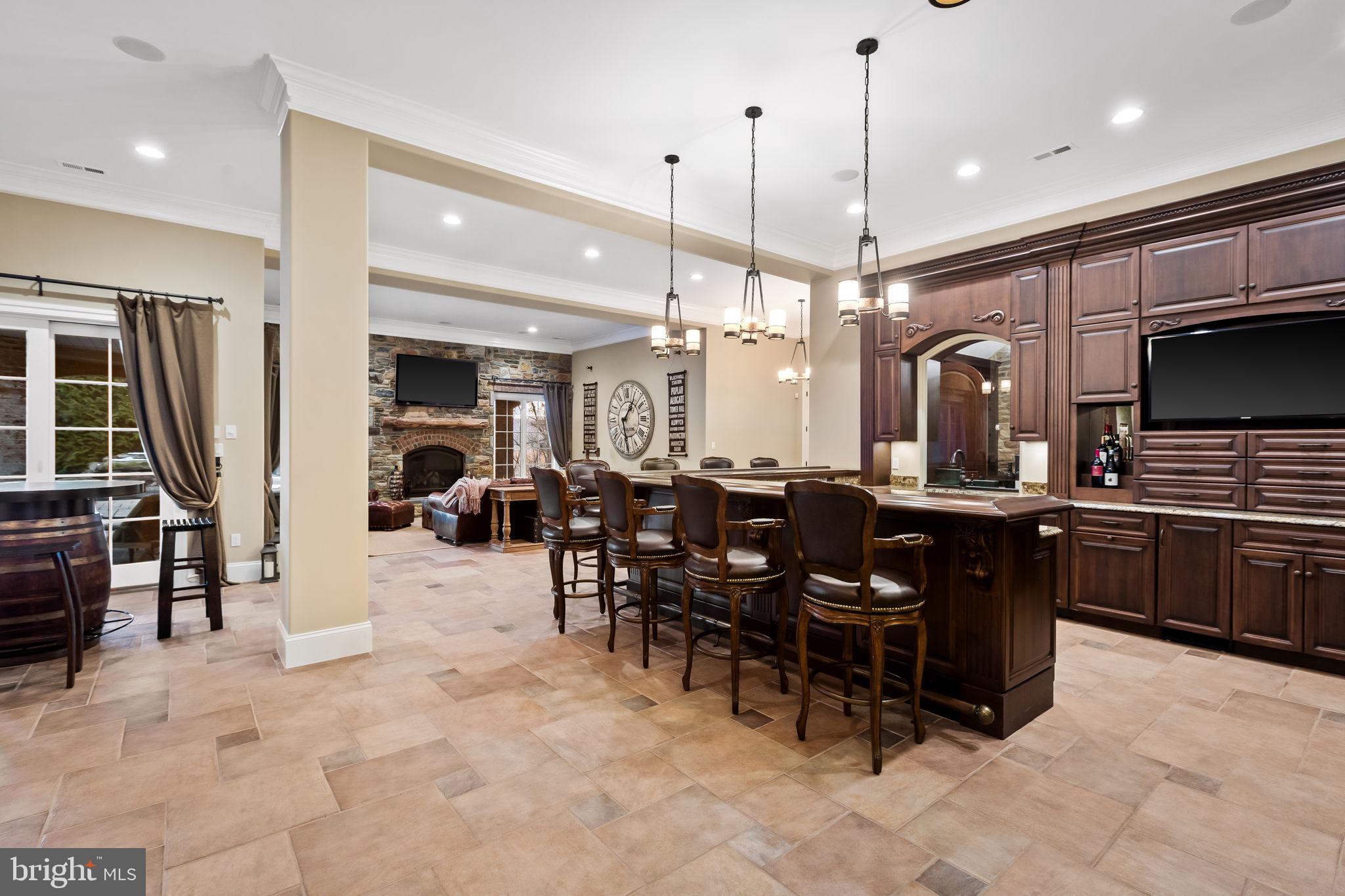 HAYFIELDS MANOR - Residential