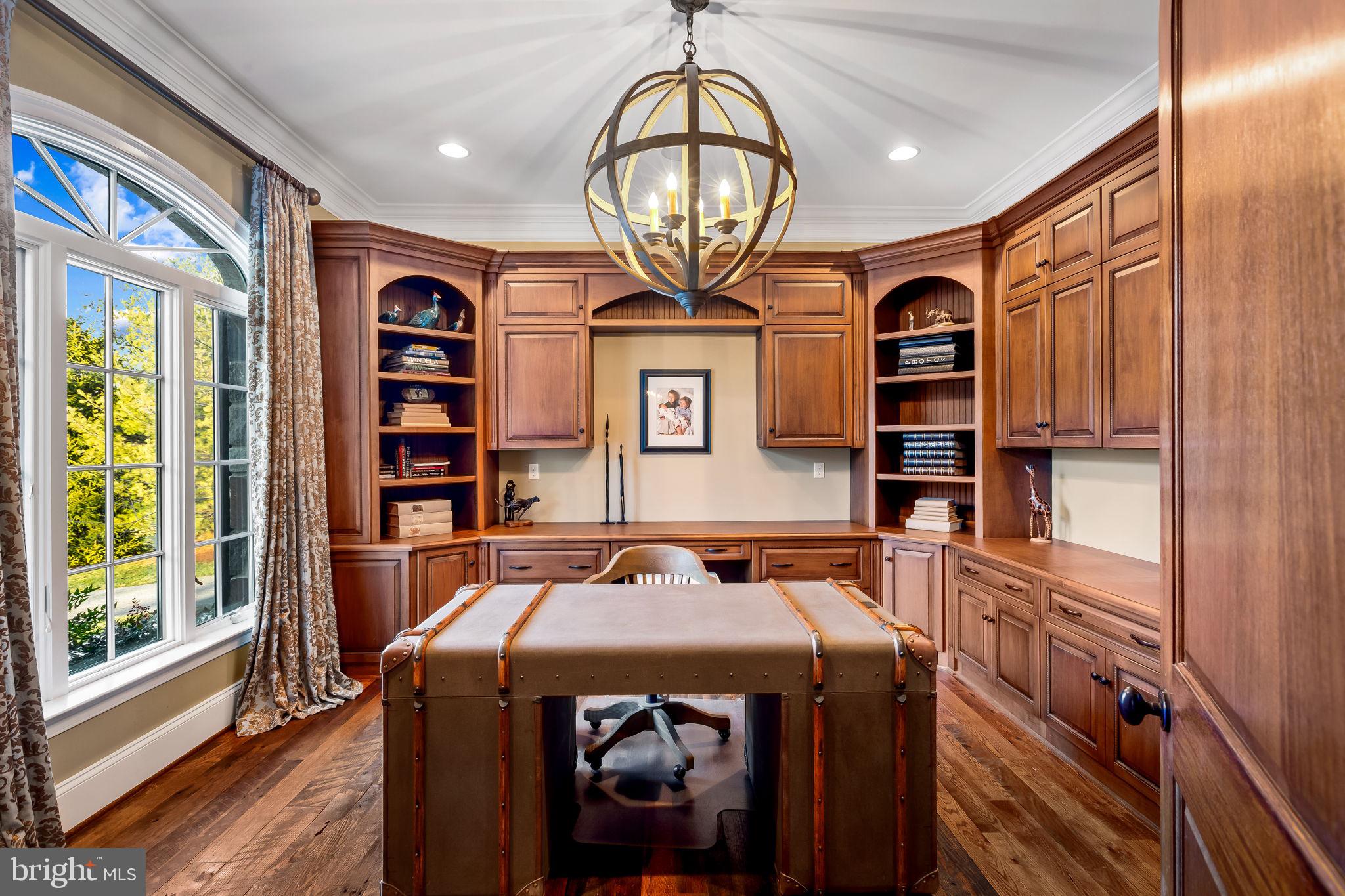 HAYFIELDS MANOR - Residential