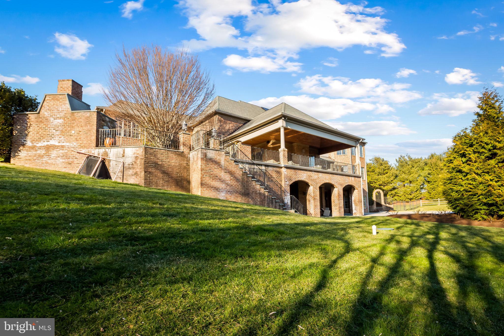 HAYFIELDS MANOR - Residential