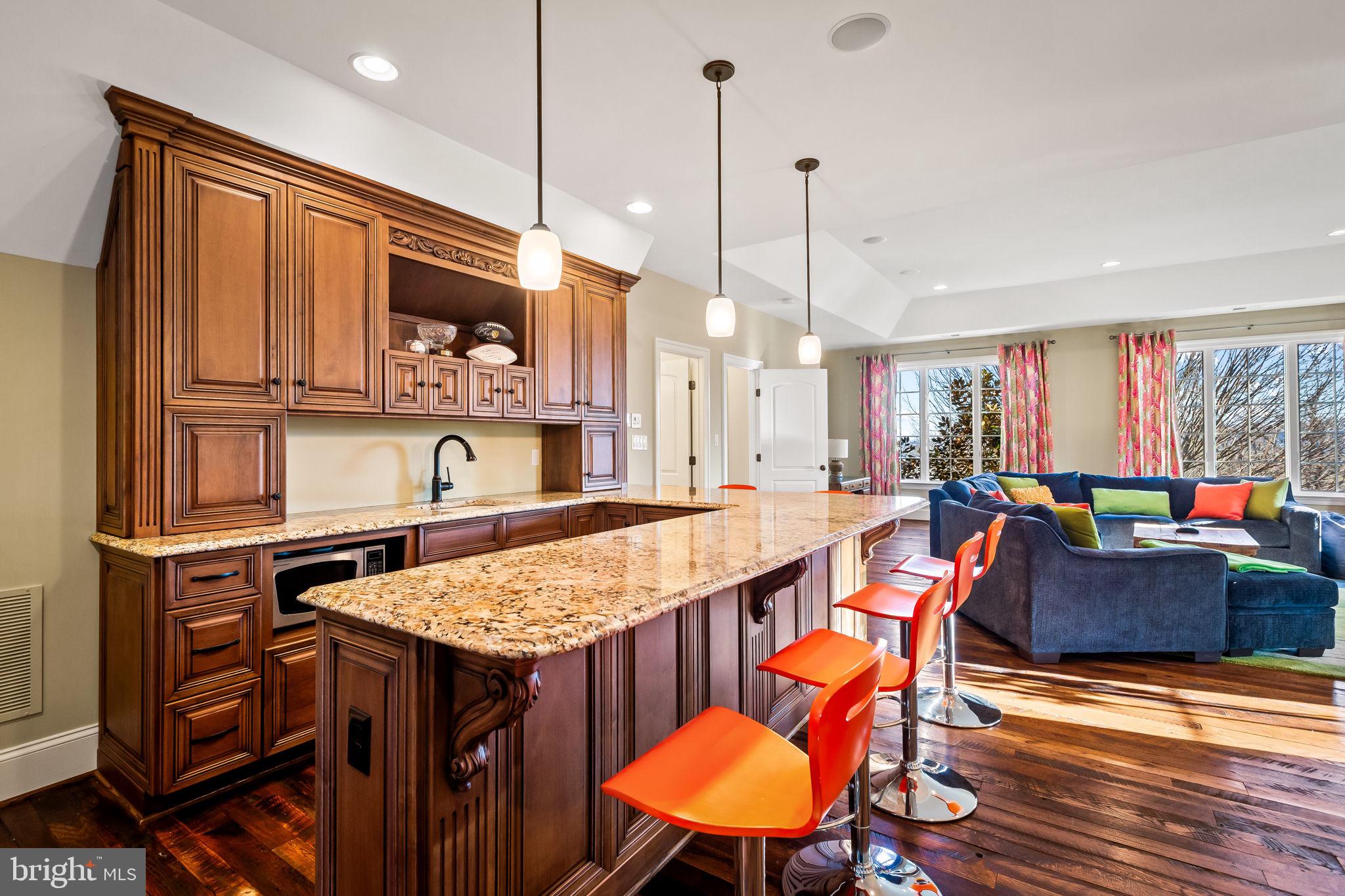 HAYFIELDS MANOR - Residential