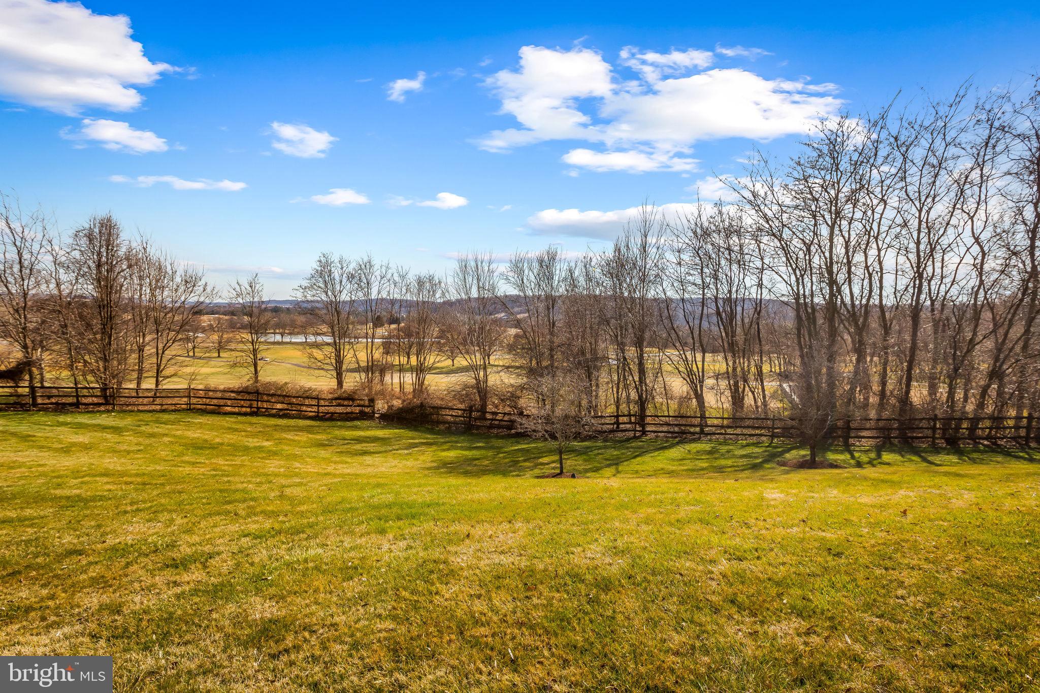 HAYFIELDS MANOR - Residential