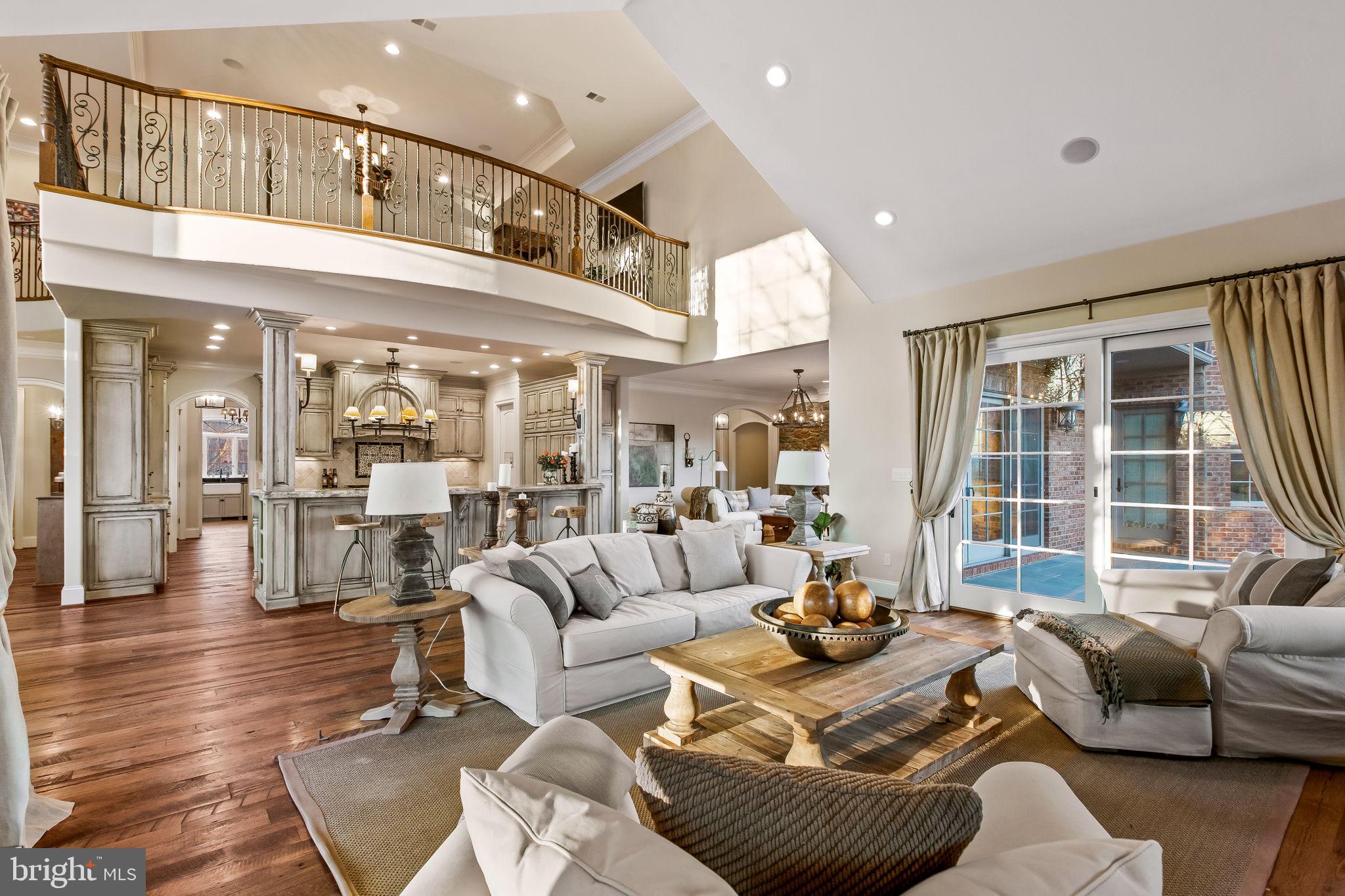 HAYFIELDS MANOR - Residential