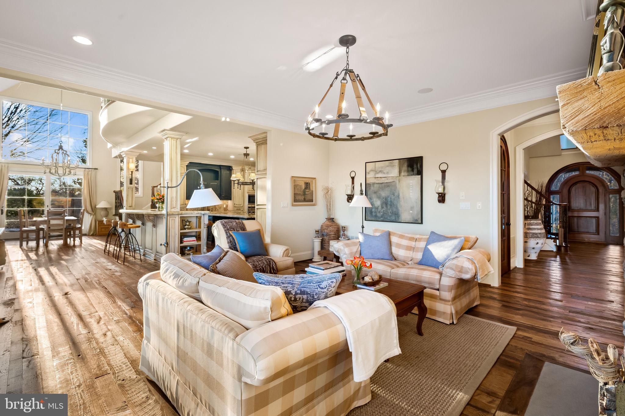 HAYFIELDS MANOR - Residential