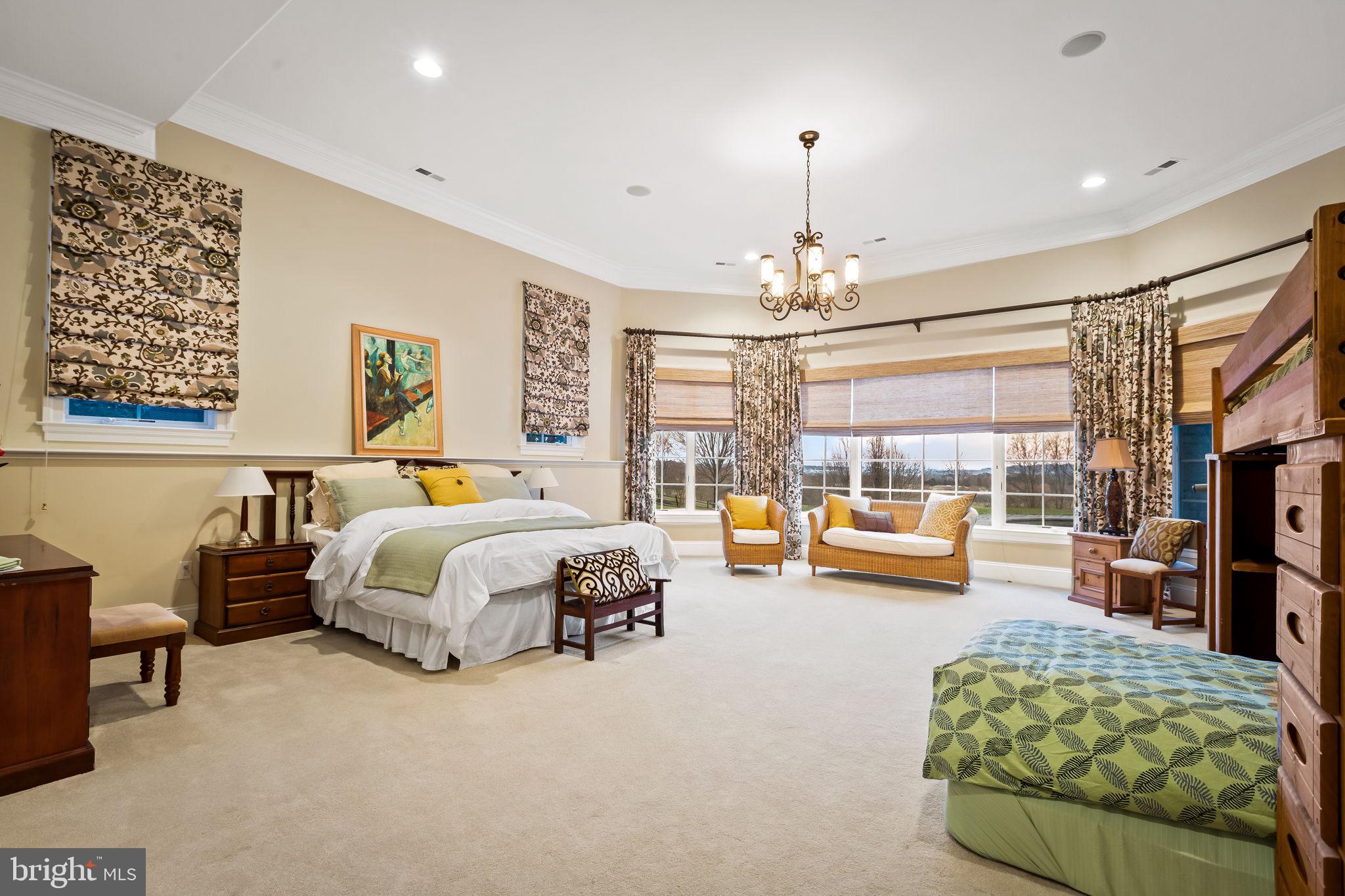 HAYFIELDS MANOR - Residential