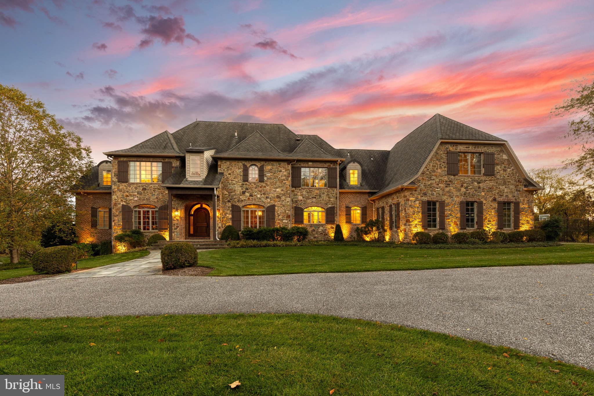 HAYFIELDS MANOR - Residential