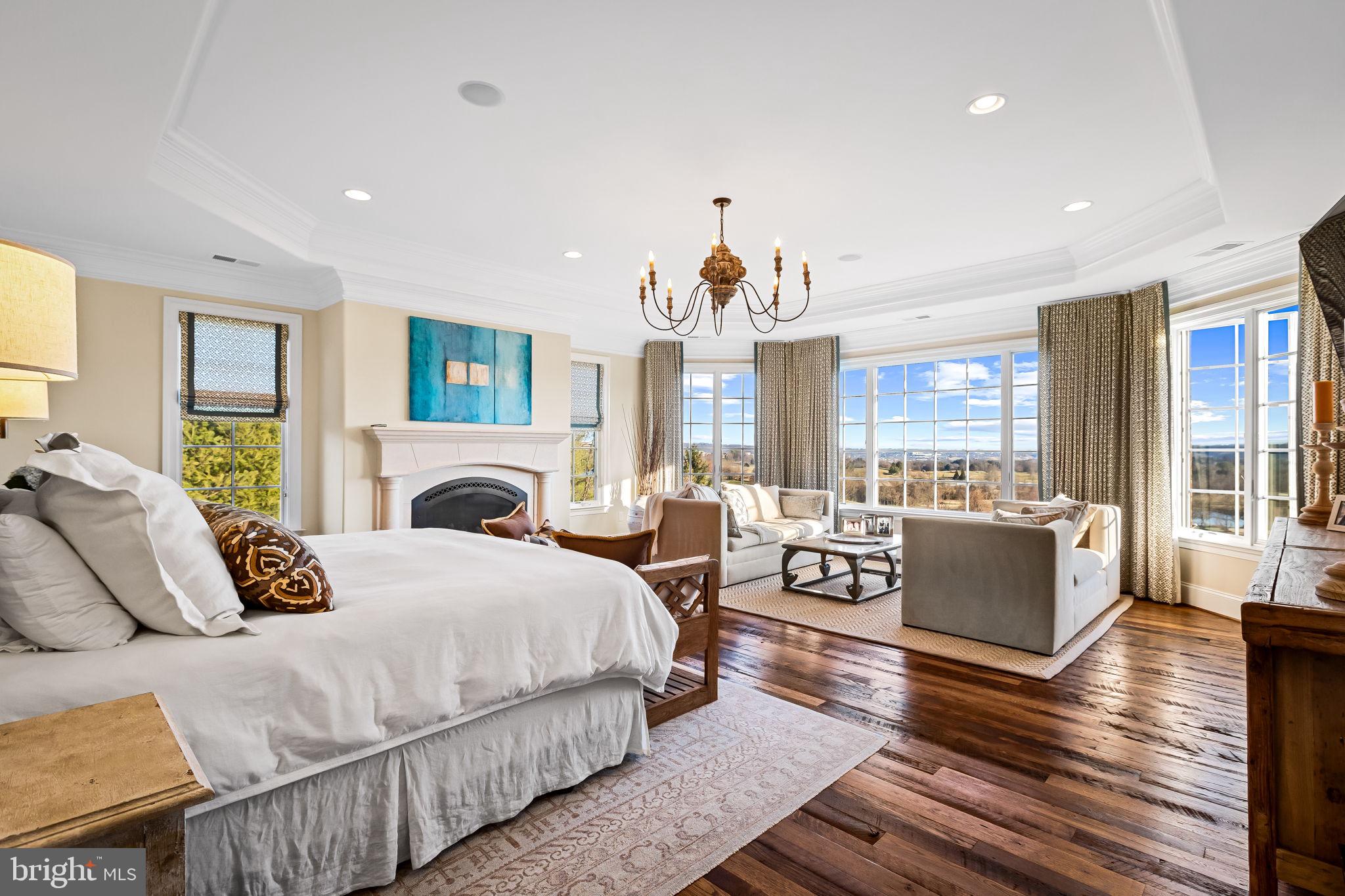 HAYFIELDS MANOR - Residential