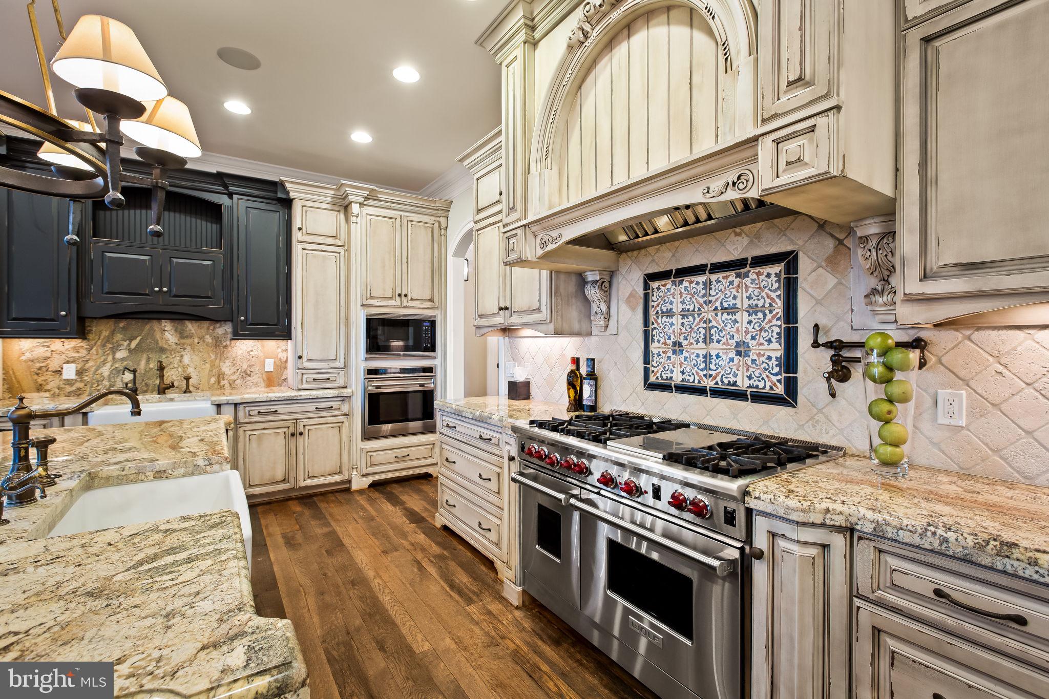 HAYFIELDS MANOR - Residential