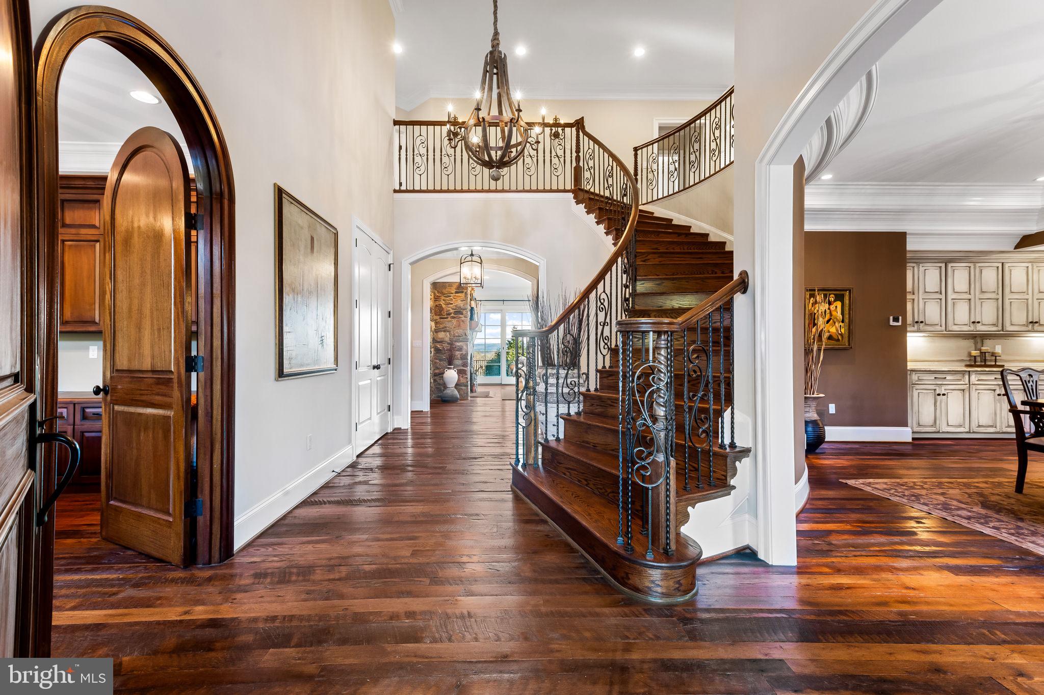 HAYFIELDS MANOR - Residential