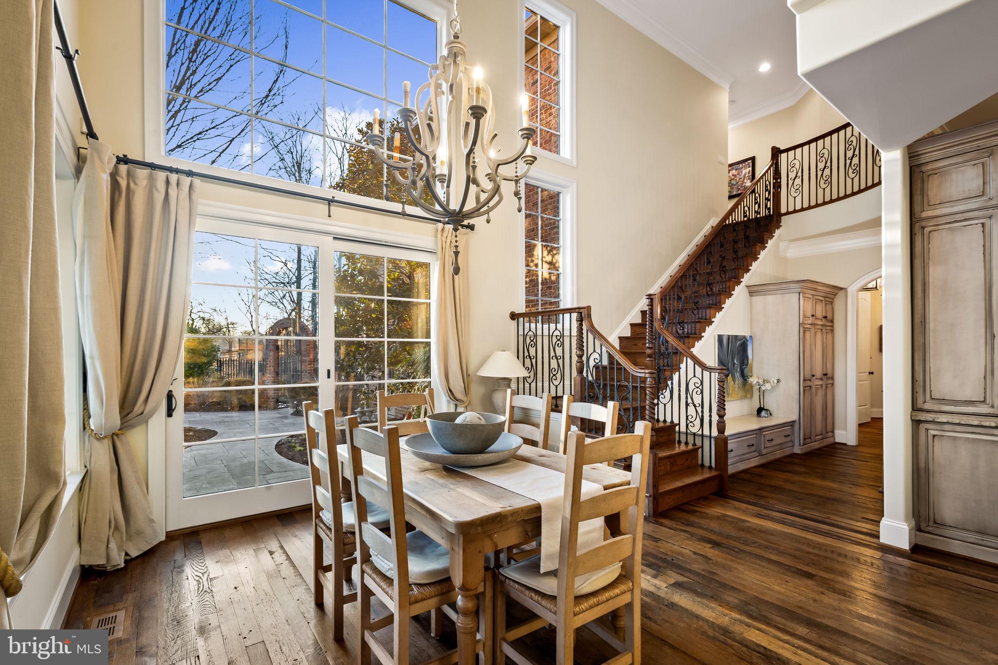 HAYFIELDS MANOR - Residential