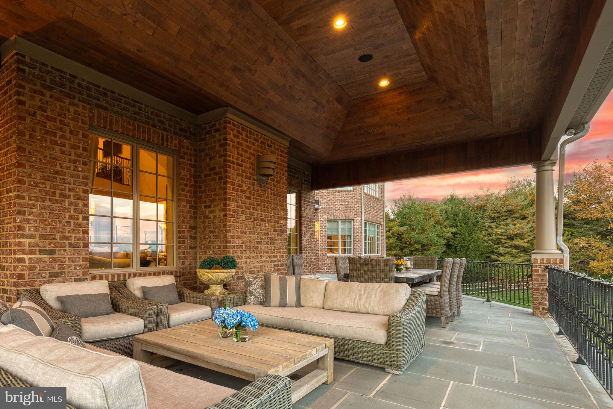 HAYFIELDS MANOR - Residential