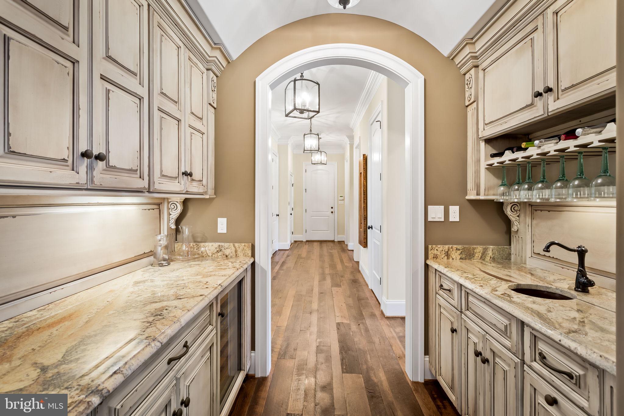 HAYFIELDS MANOR - Residential