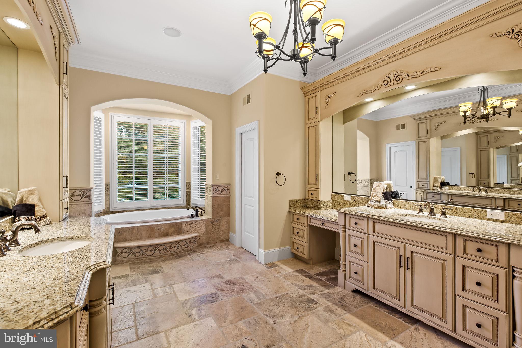 HAYFIELDS MANOR - Residential