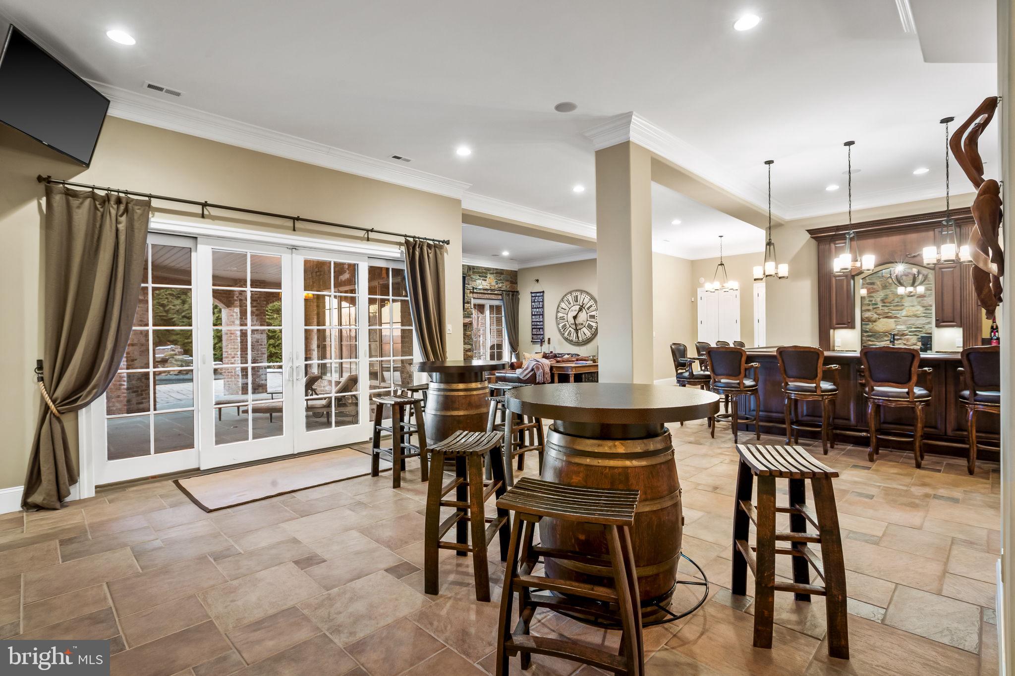 HAYFIELDS MANOR - Residential