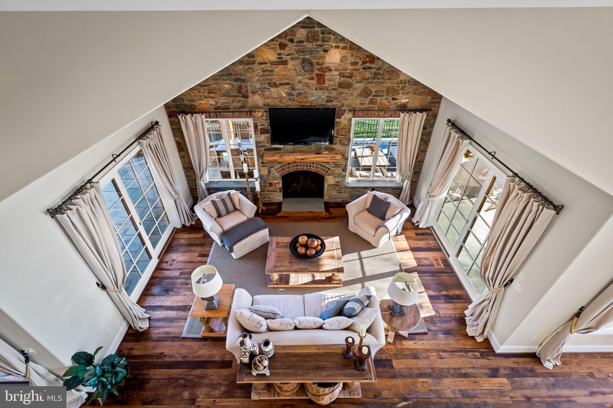 HAYFIELDS MANOR - Residential