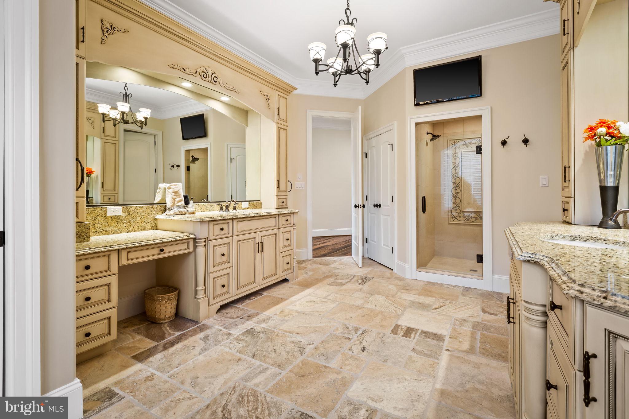 HAYFIELDS MANOR - Residential